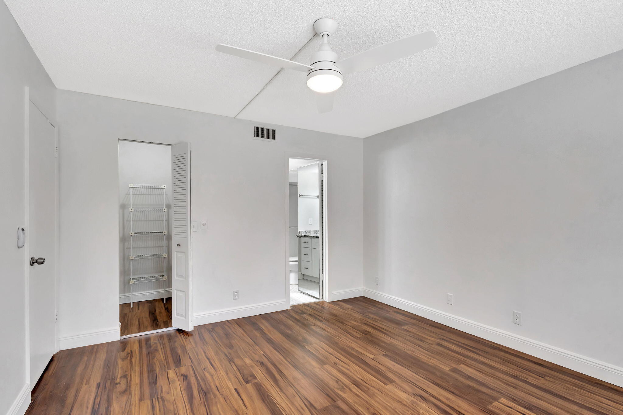 4700 Lucerne Lakes Boulevard 206