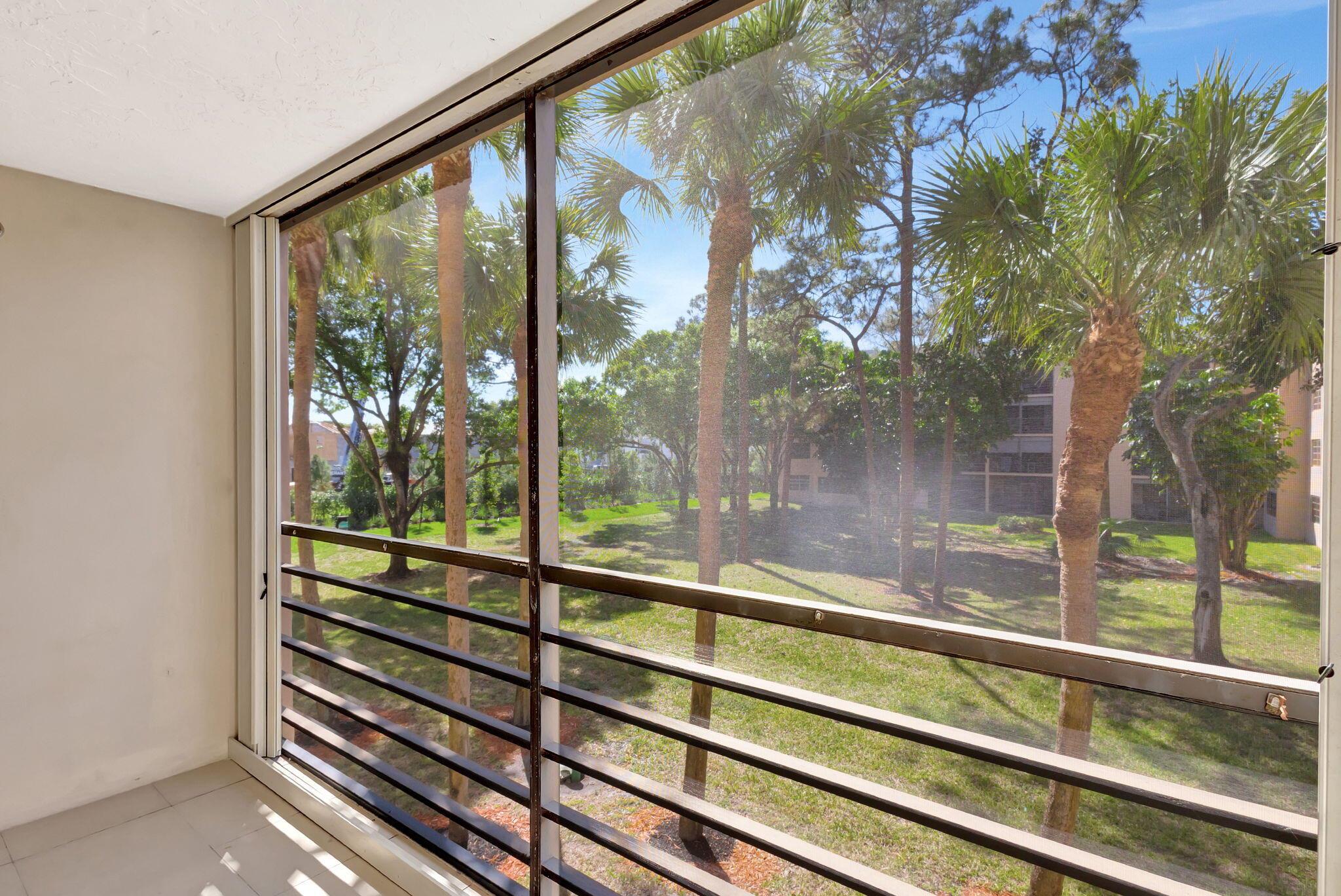 4700 Lucerne Lakes Boulevard 206