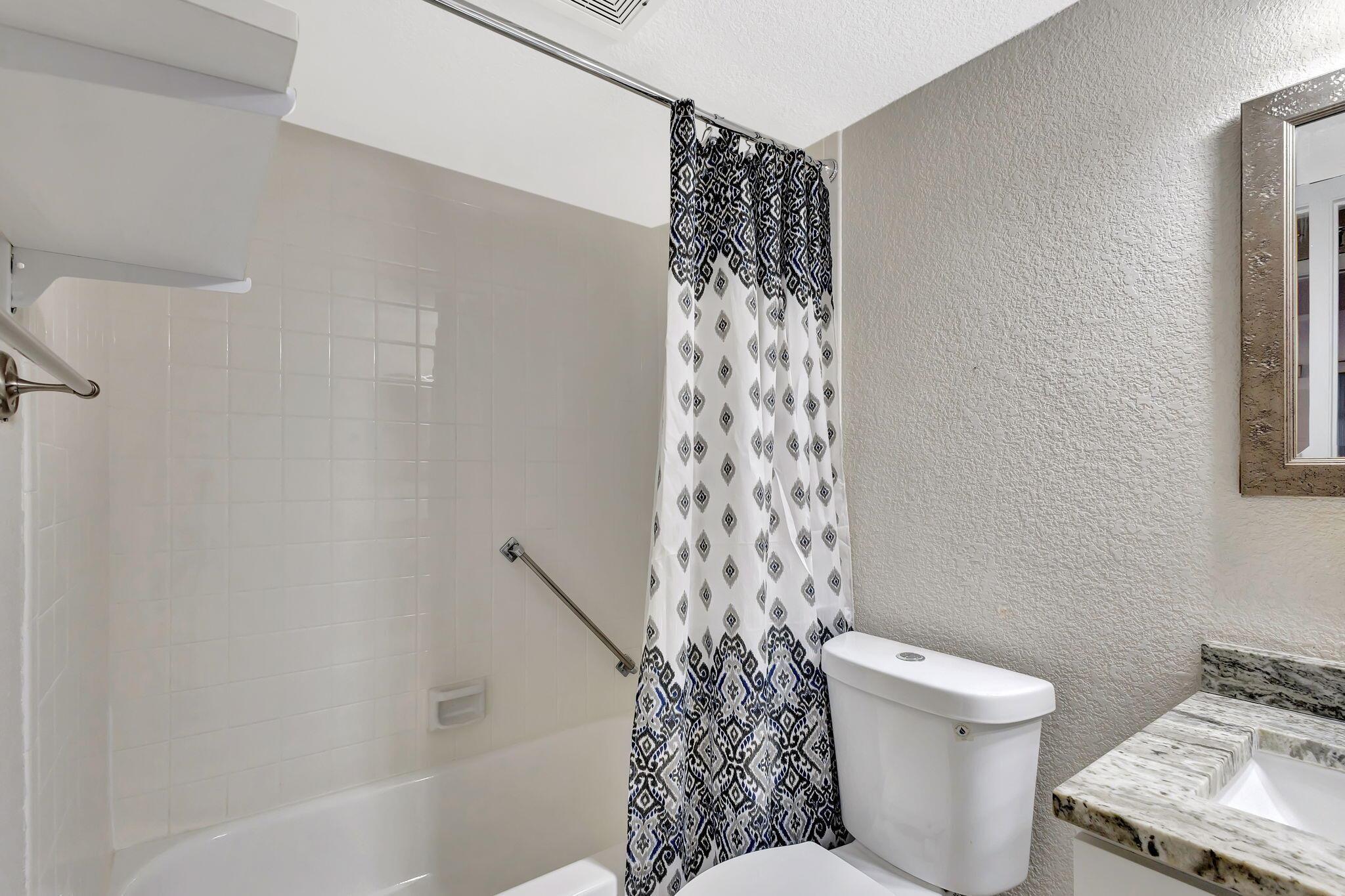 4700 Lucerne Lakes Boulevard 206