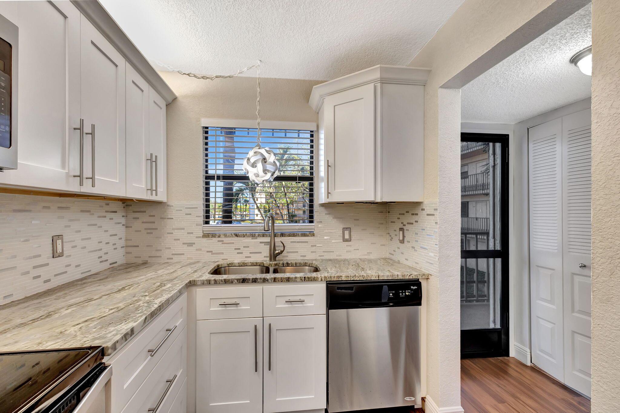 4700 Lucerne Lakes Boulevard 206