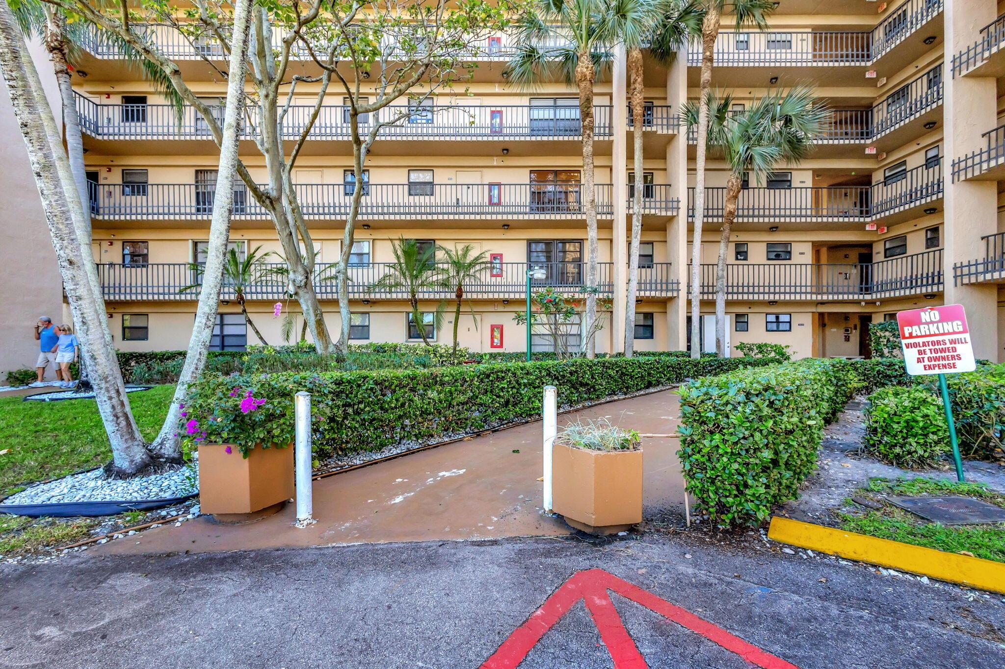 4700 Lucerne Lakes Boulevard 206