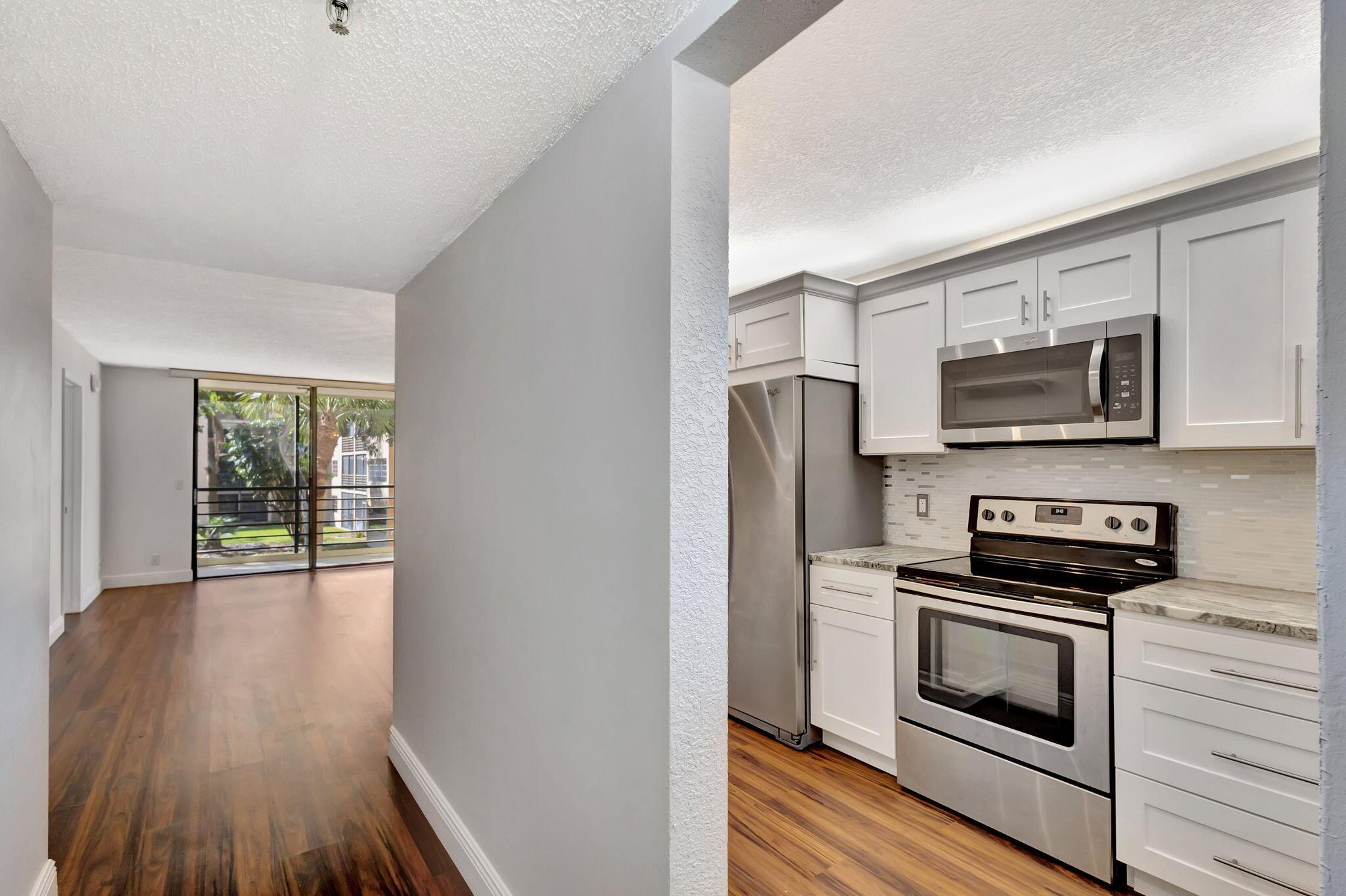 4700 Lucerne Lakes Boulevard 206