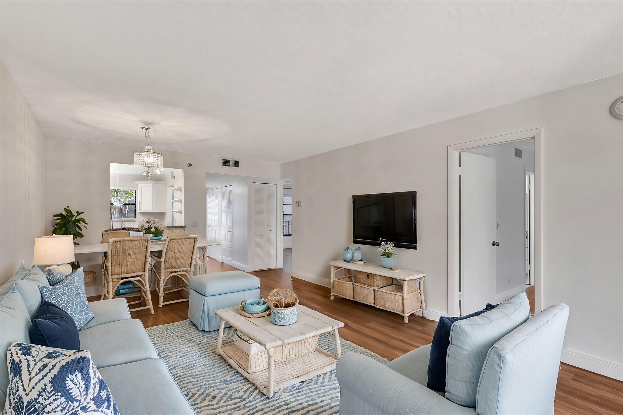 4700 Lucerne Lakes Boulevard 206