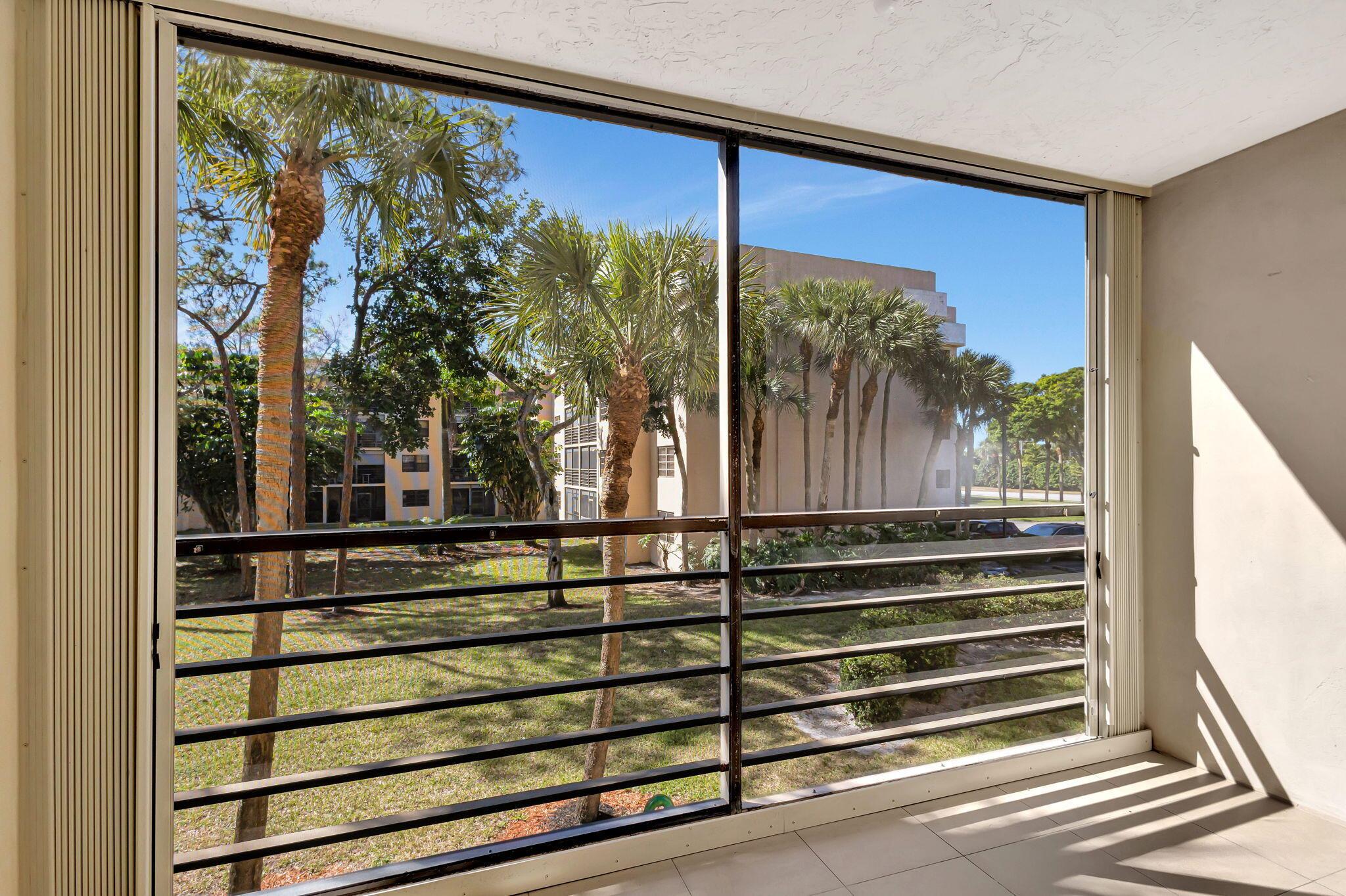 4700 Lucerne Lakes Boulevard 206