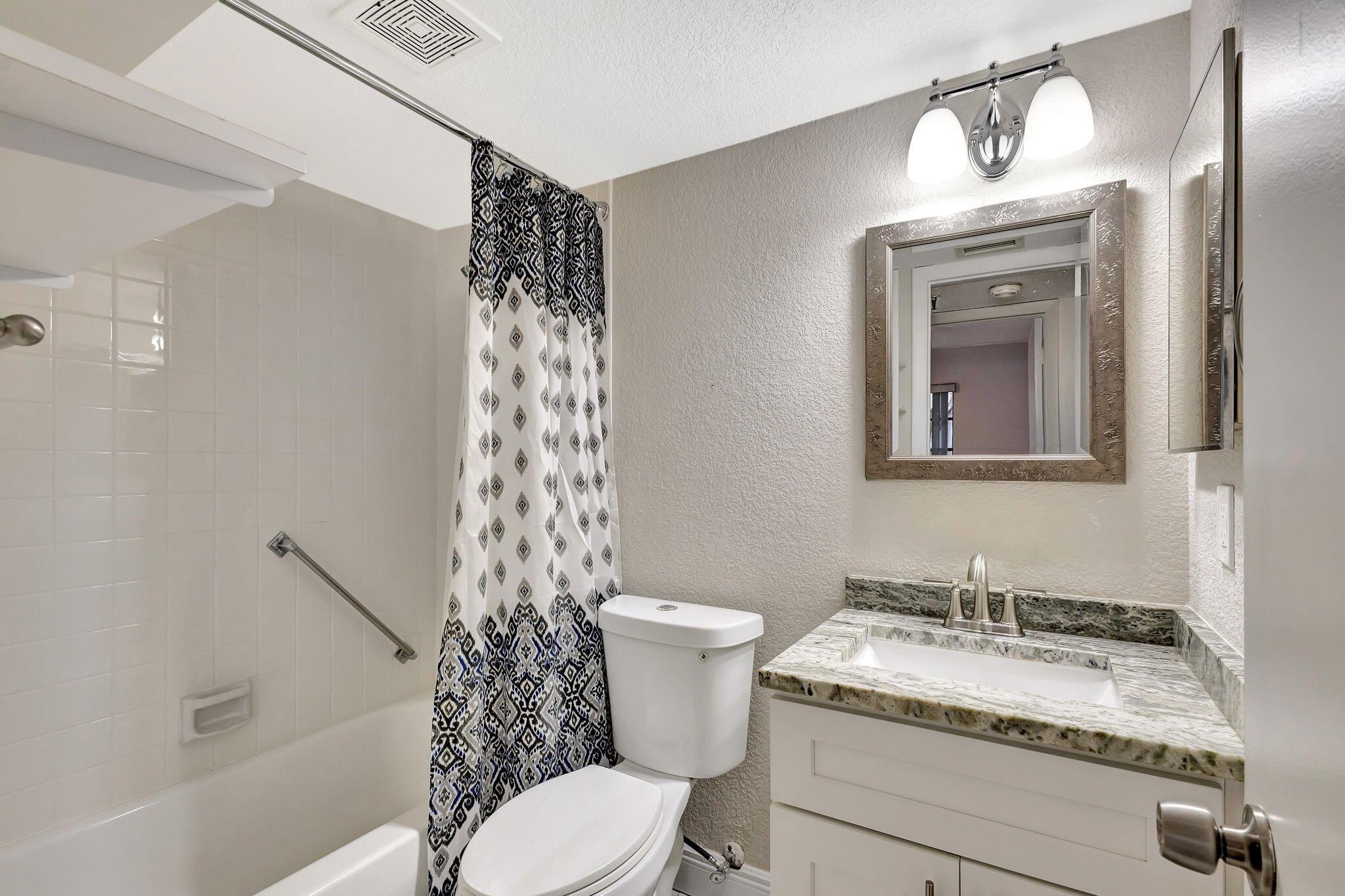 4700 Lucerne Lakes Boulevard 206