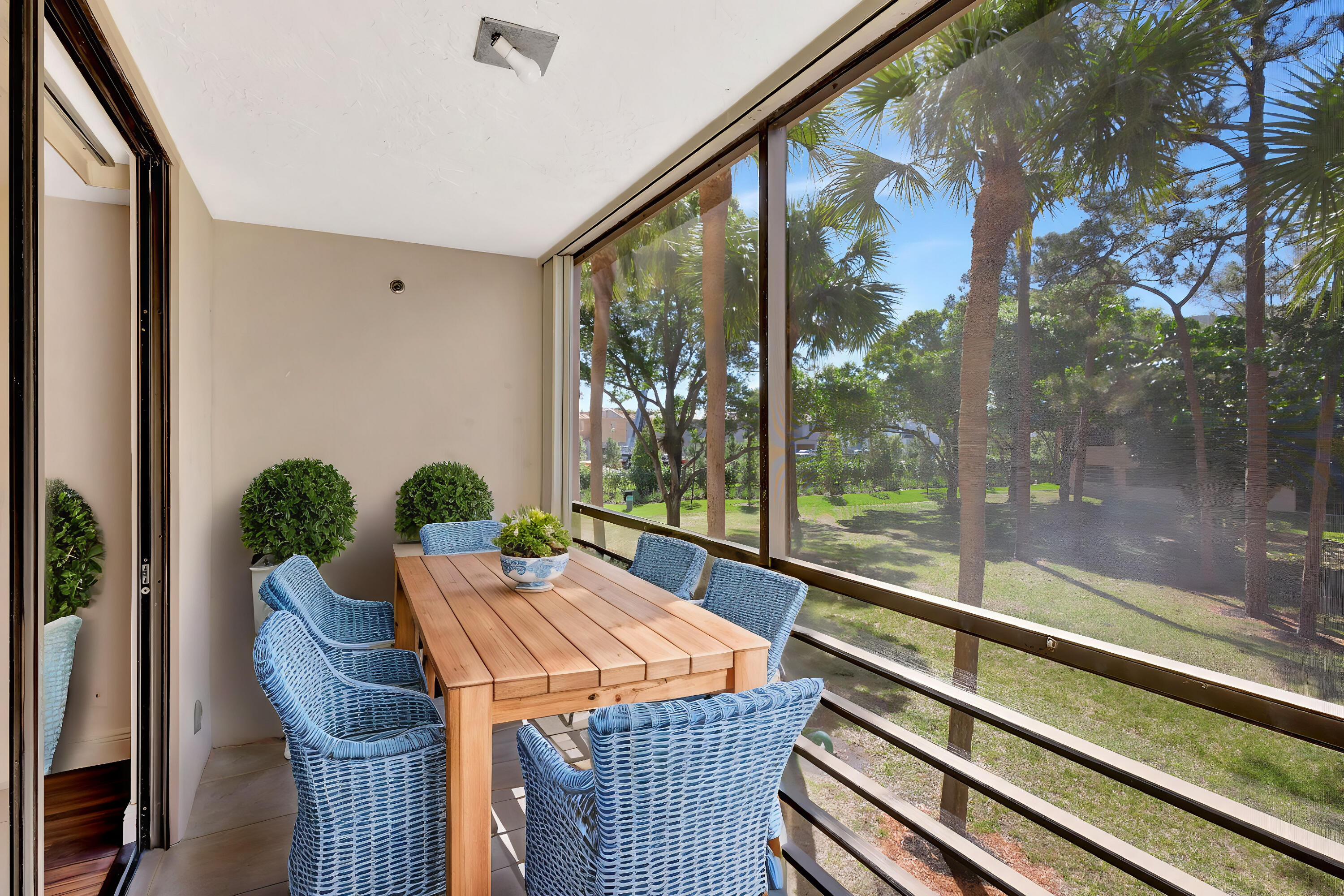 4700 Lucerne Lakes Boulevard 206