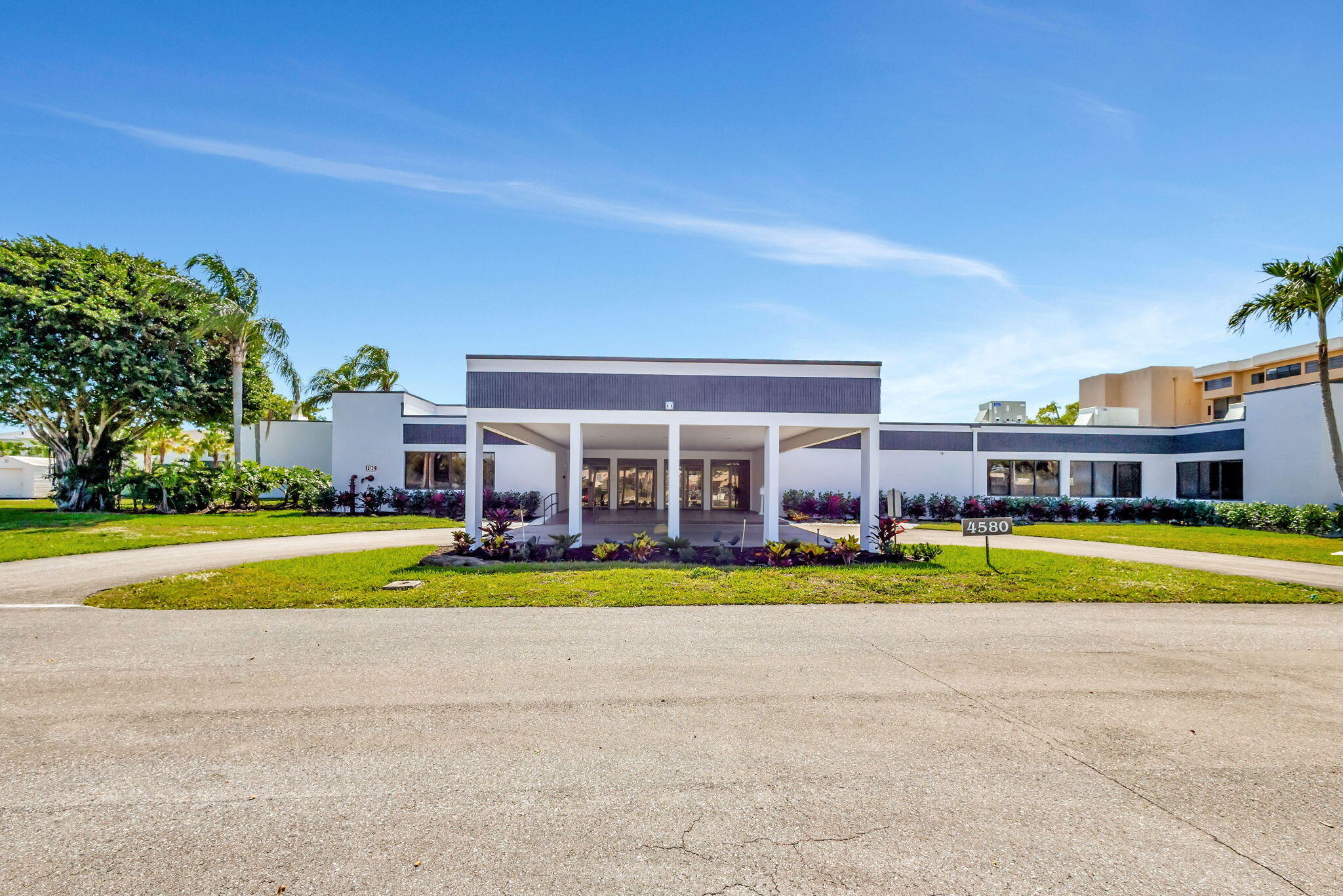 4700 Lucerne Lakes Boulevard 206