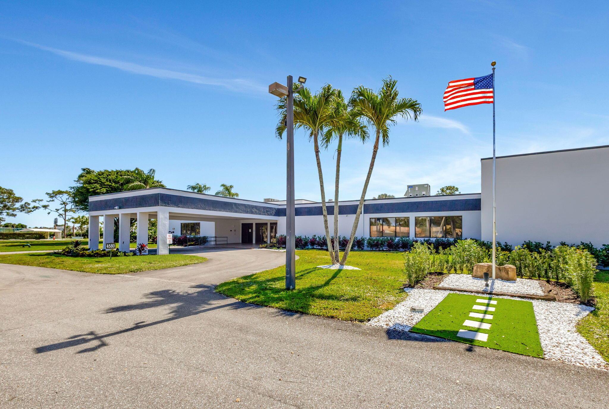 4700 Lucerne Lakes Boulevard 206