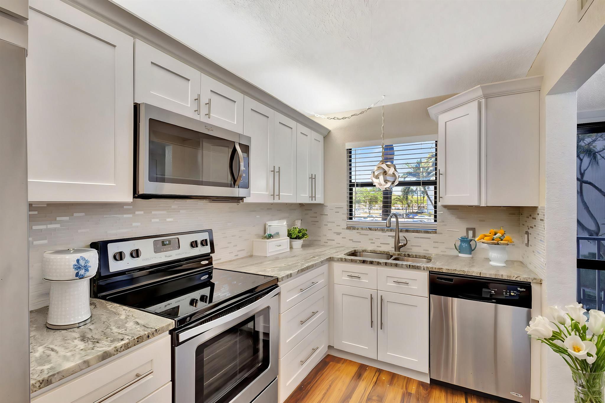 4700 Lucerne Lakes Boulevard 206