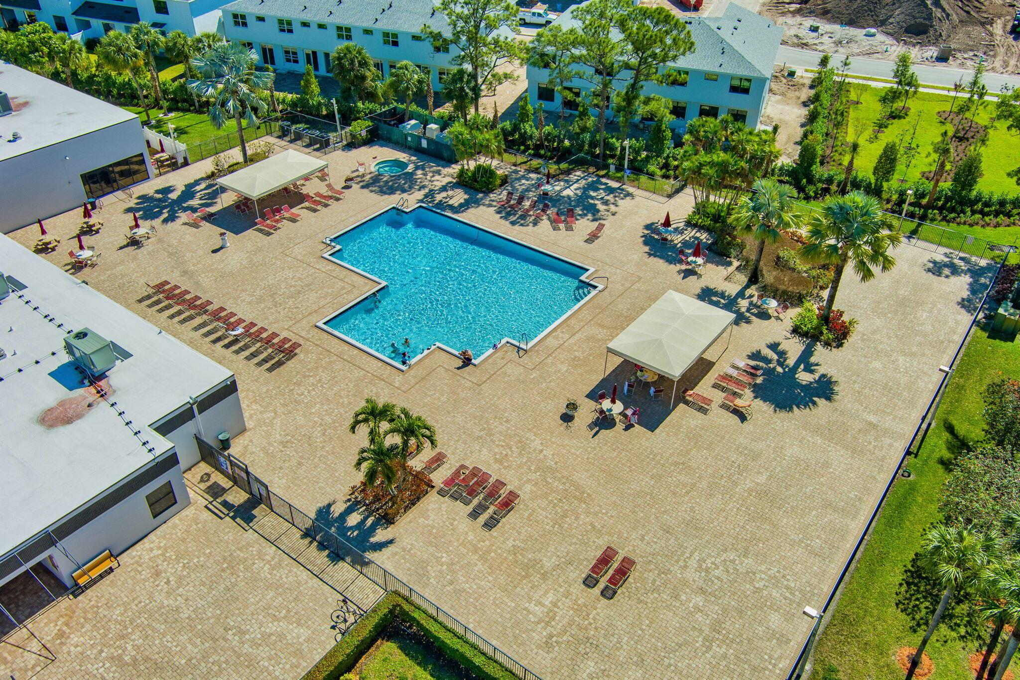 4700 Lucerne Lakes Boulevard 206