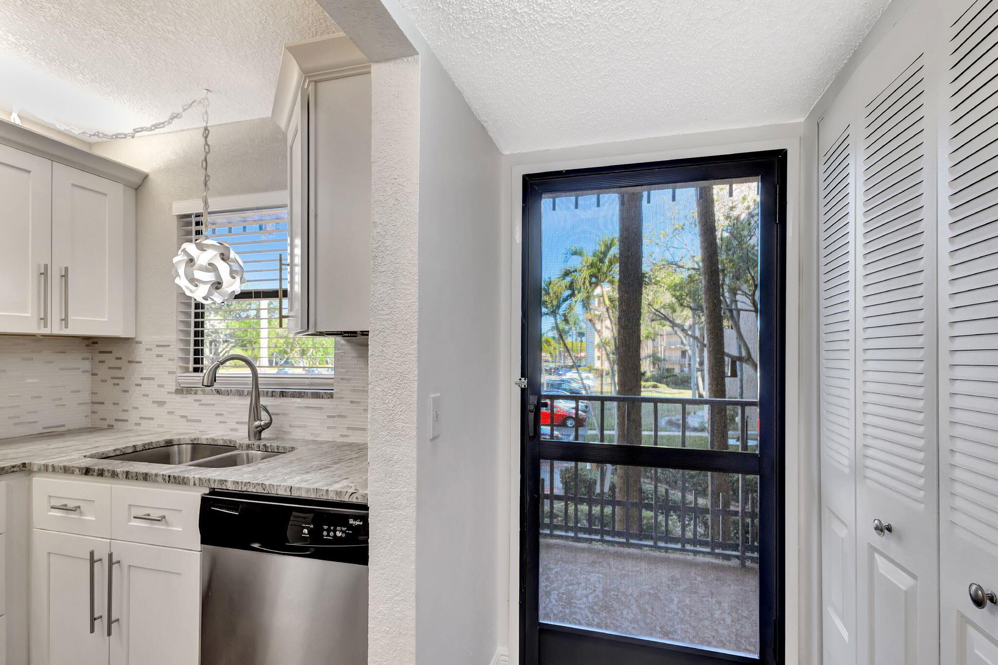 4700 Lucerne Lakes Boulevard 206