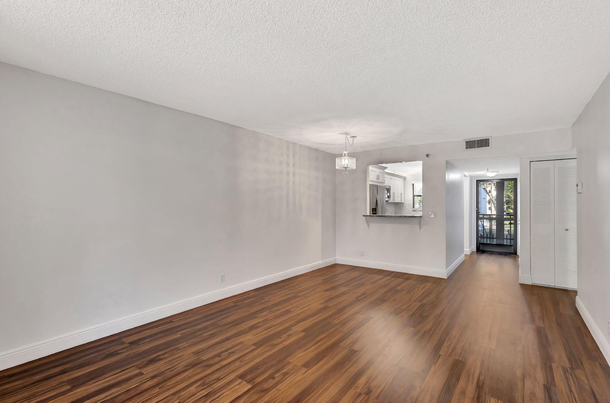 4700 Lucerne Lakes Boulevard 206