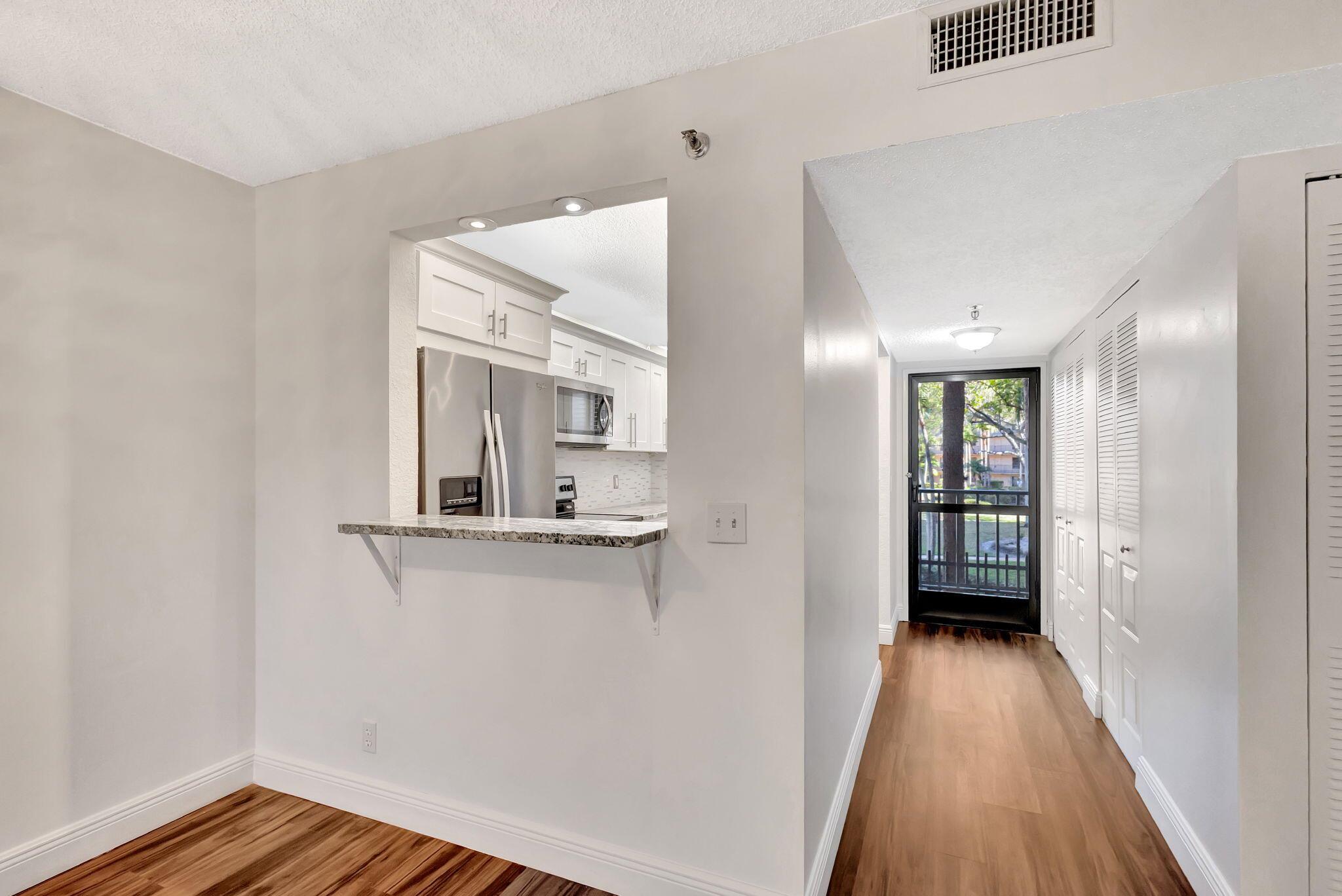 4700 Lucerne Lakes Boulevard 206