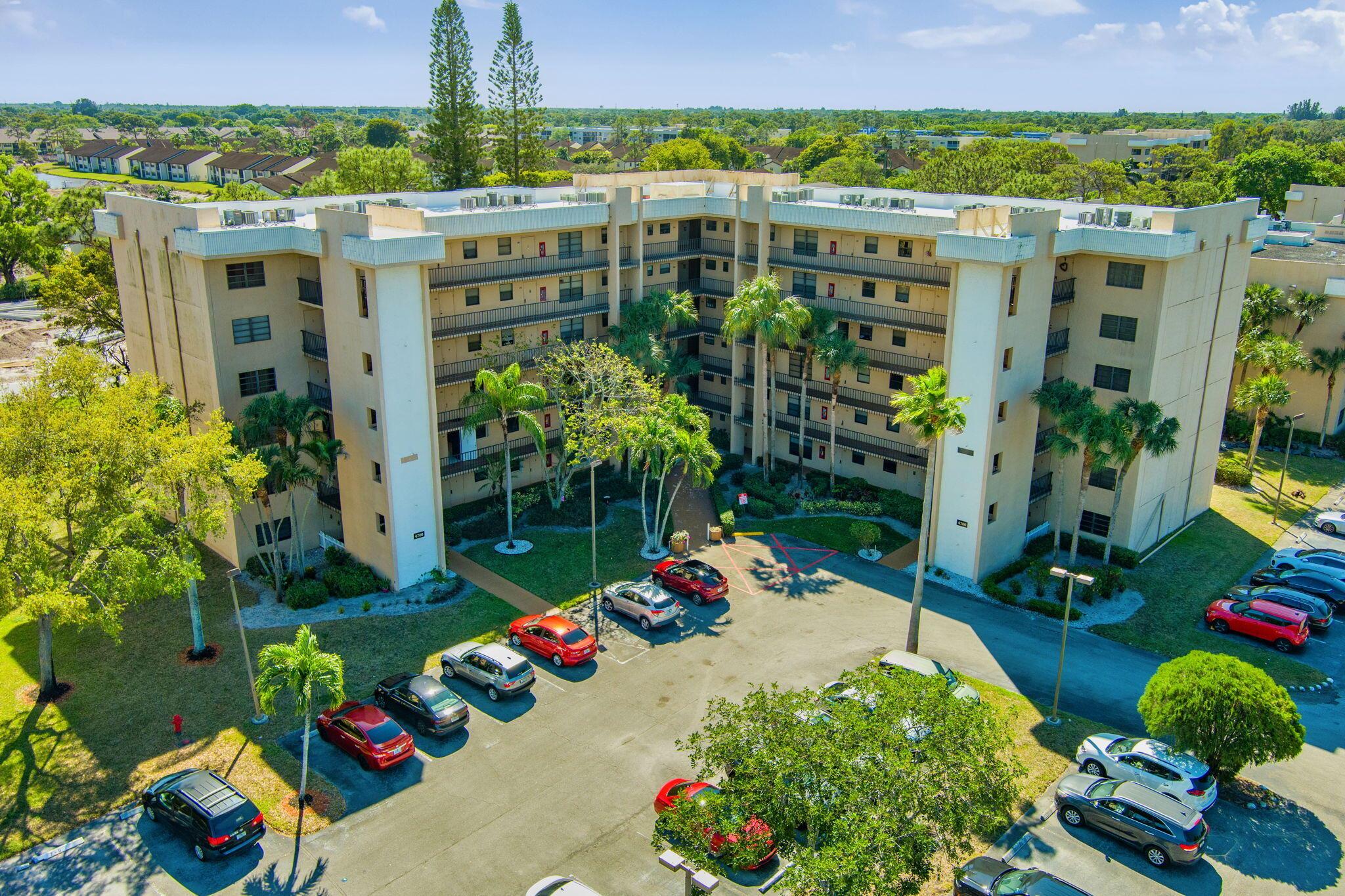 4700 Lucerne Lakes Boulevard 206