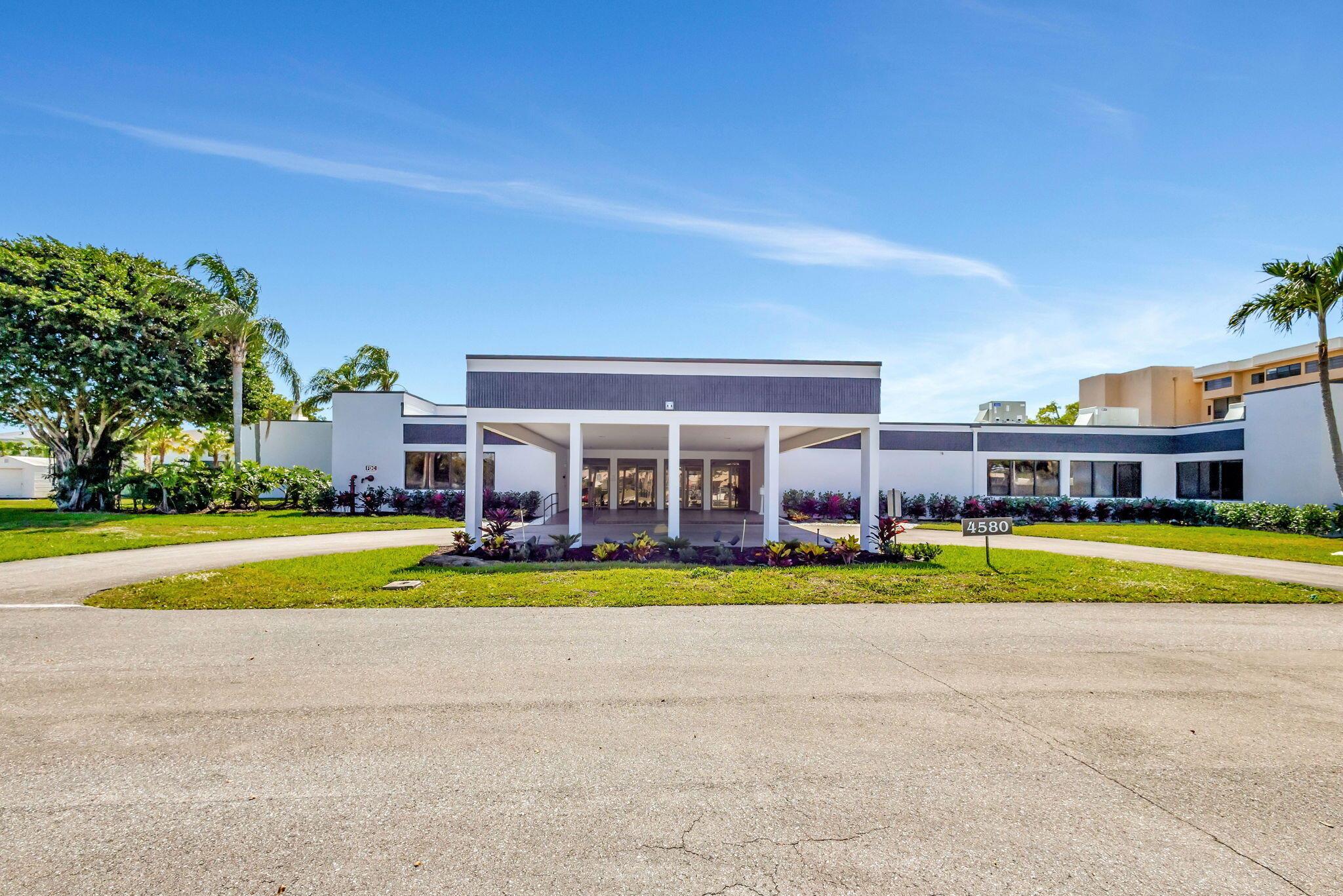 4700 Lucerne Lakes Boulevard 206
