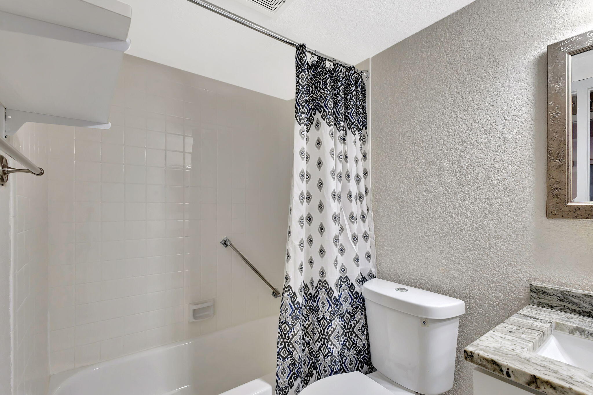 4700 Lucerne Lakes Boulevard 206