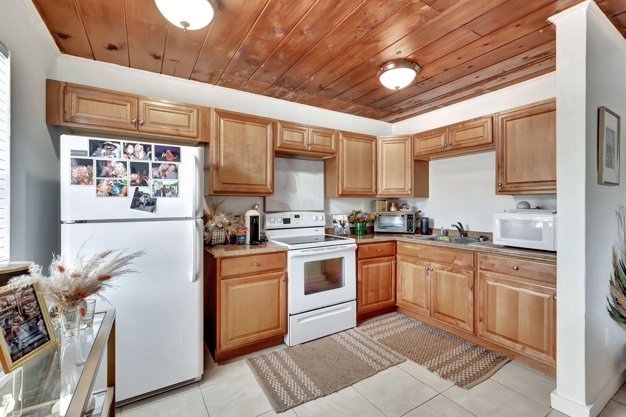 327 SE 3rd Avenue