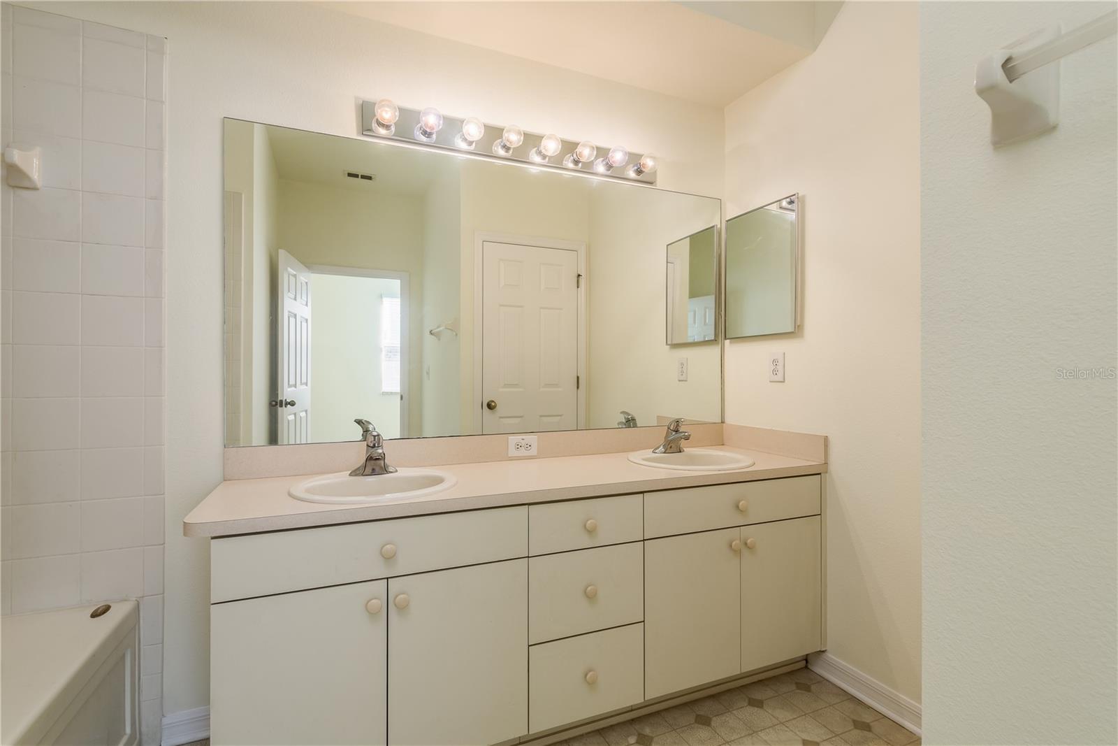 24311 BREEZY OAK CT