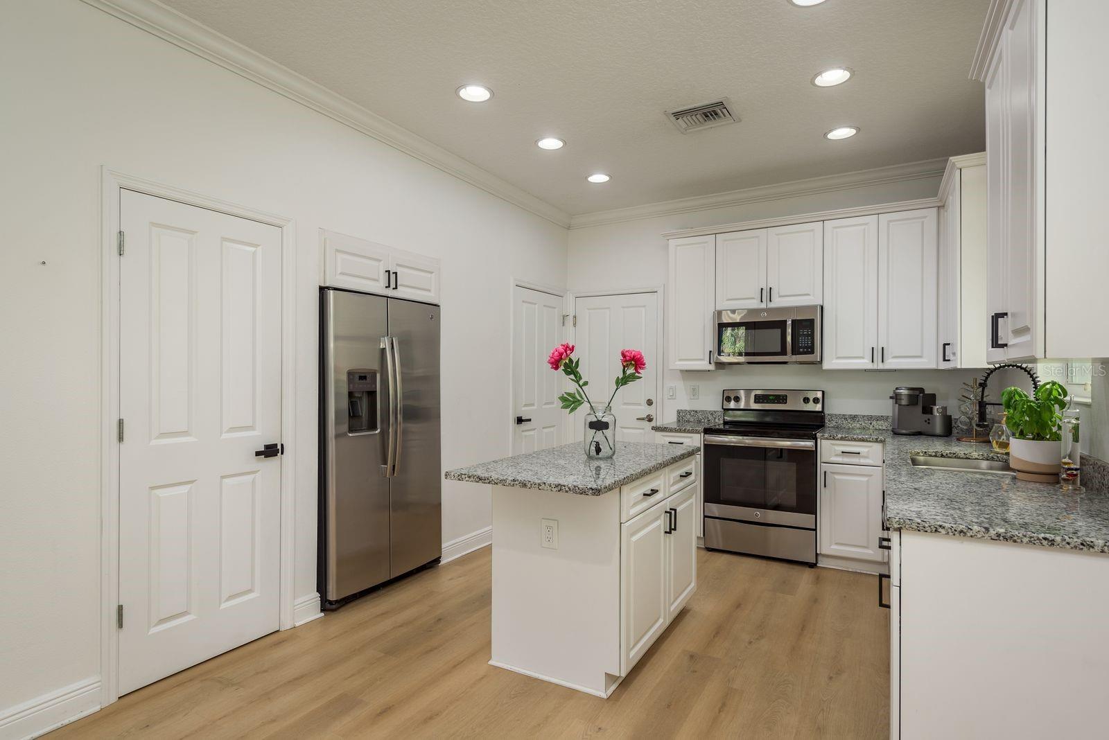 637 JETSTAR LN