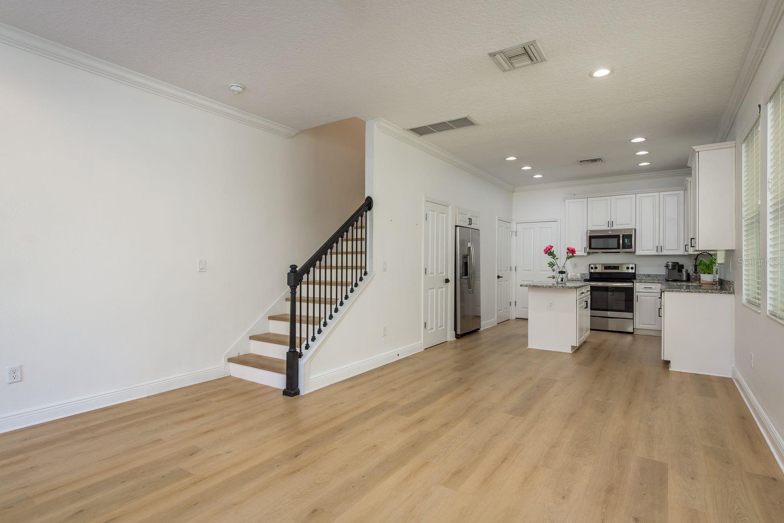 637 JETSTAR LN