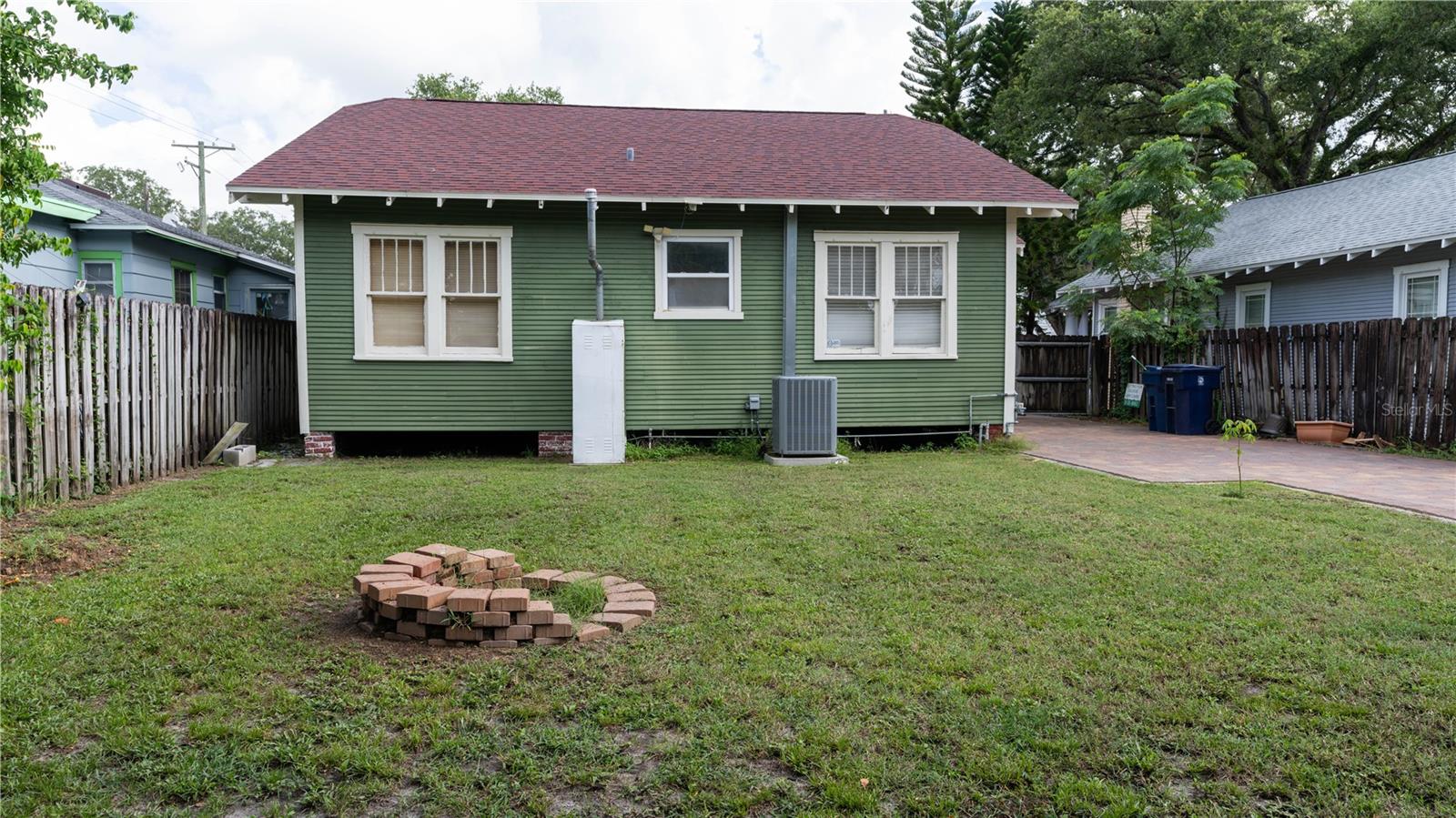 216 W SOUTH AVE