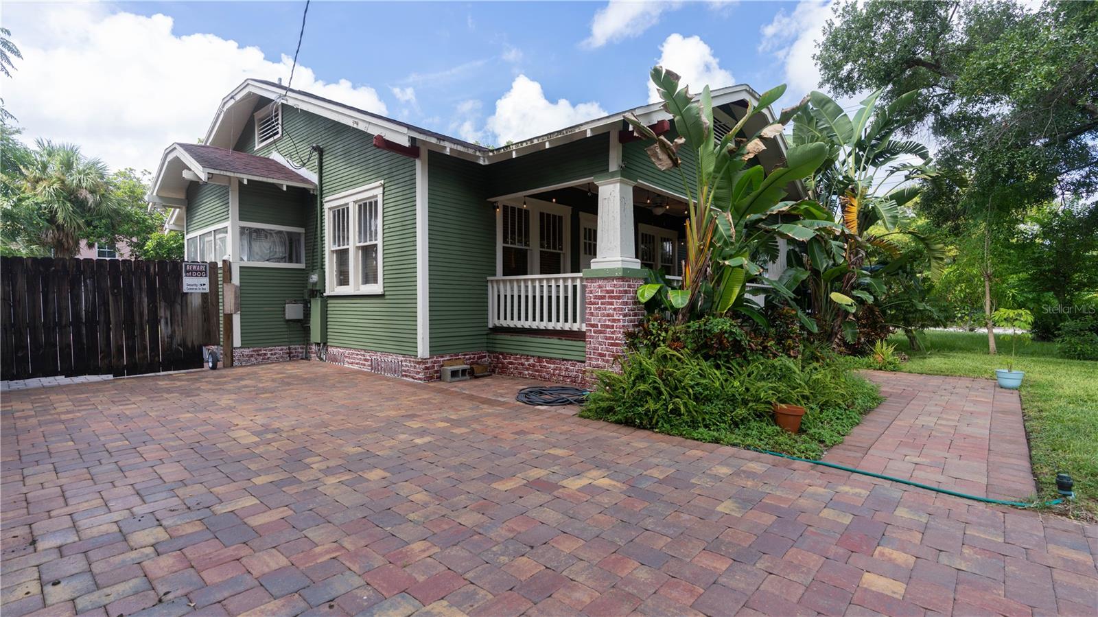 216 W SOUTH AVE