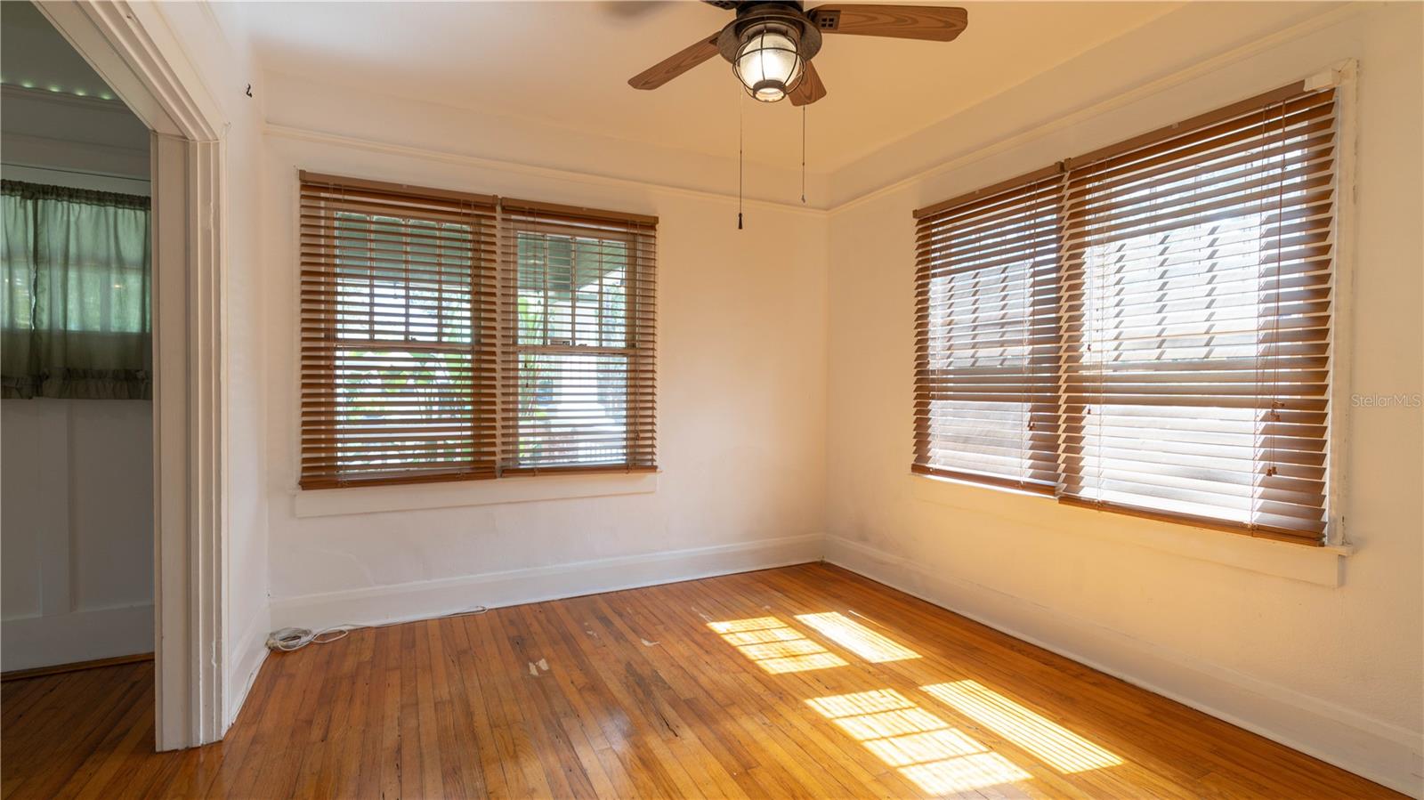 216 W SOUTH AVE