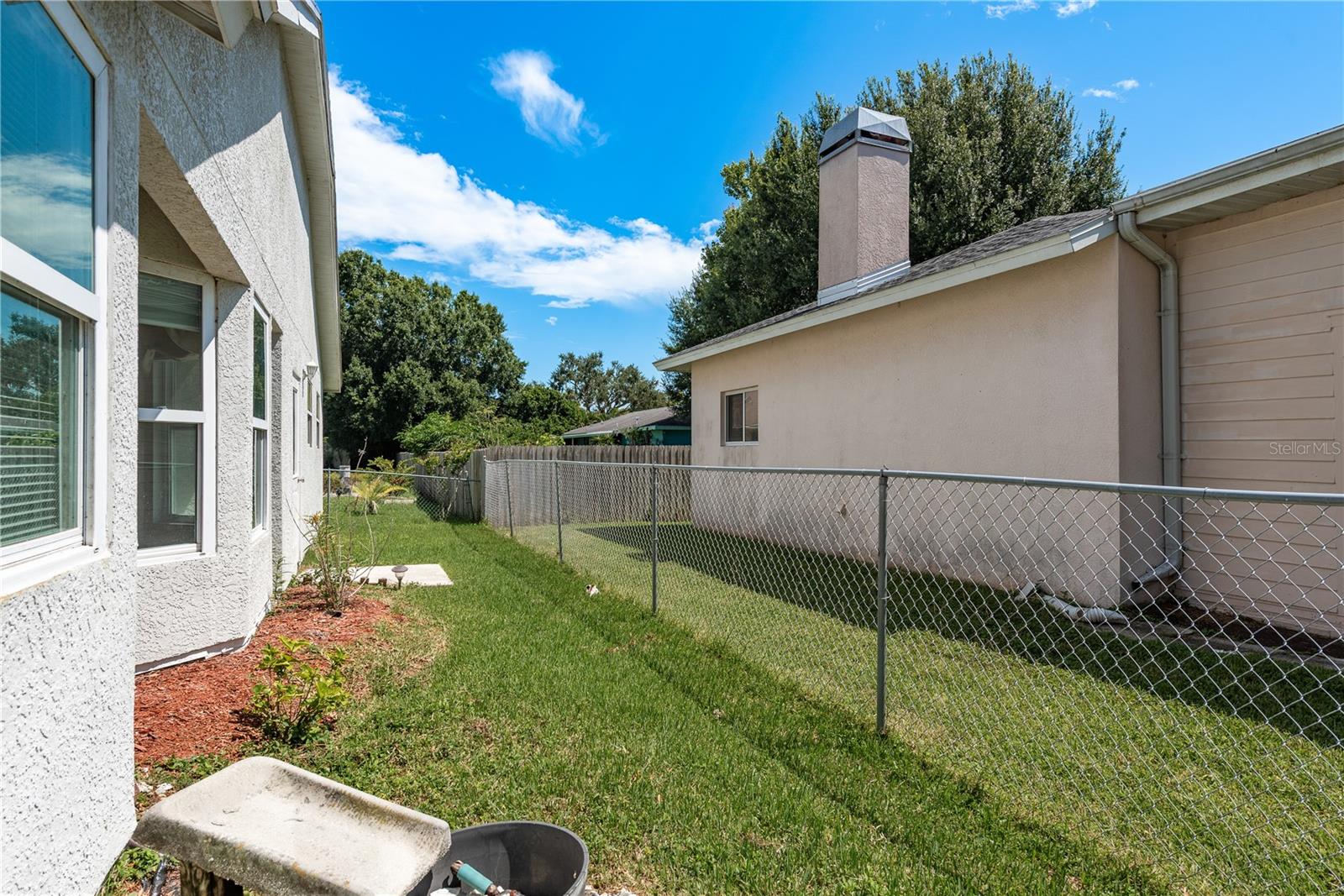 161 LAKE SHORE DR W