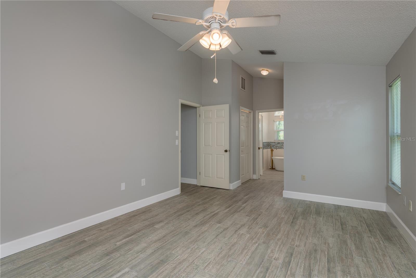 161 LAKE SHORE DR W