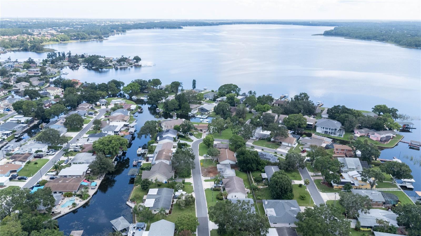 161 LAKE SHORE DR W