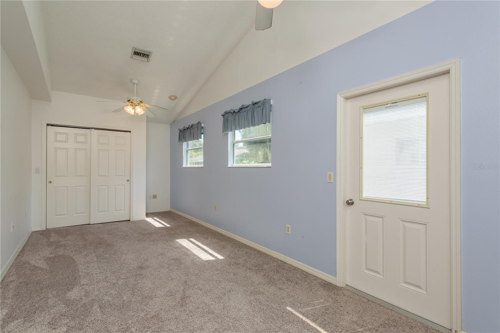161 LAKE SHORE DR W
