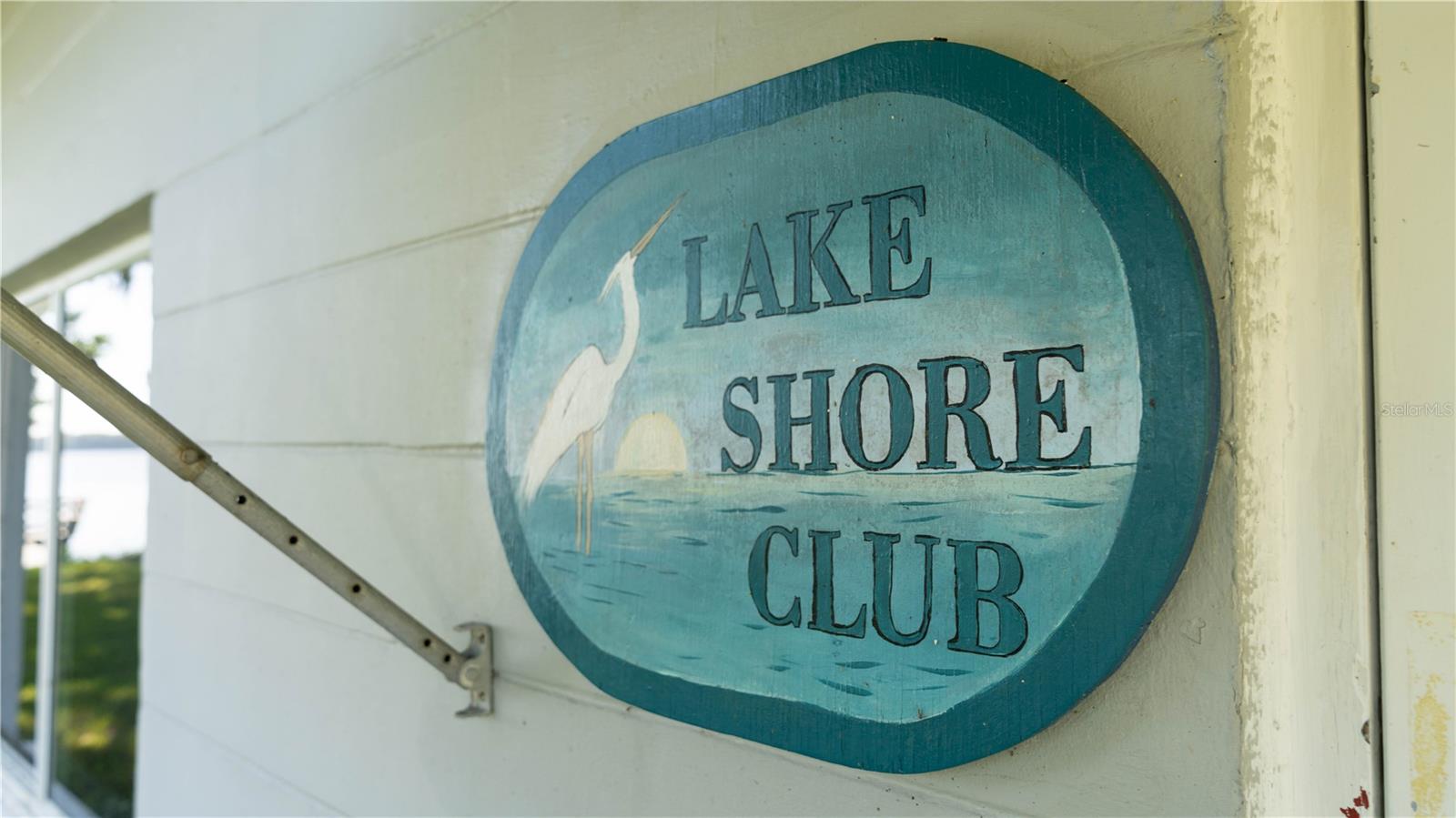 161 LAKE SHORE DR W