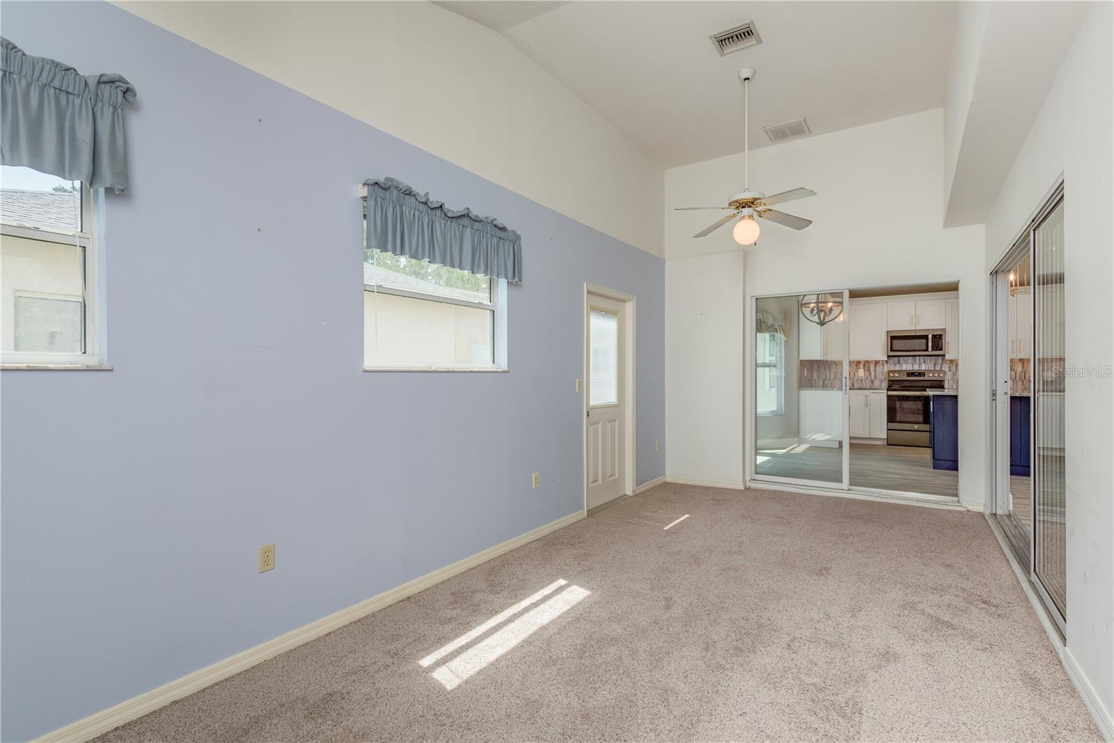 161 LAKE SHORE DR W
