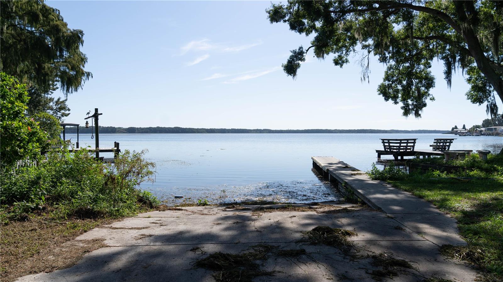 161 LAKE SHORE DR W
