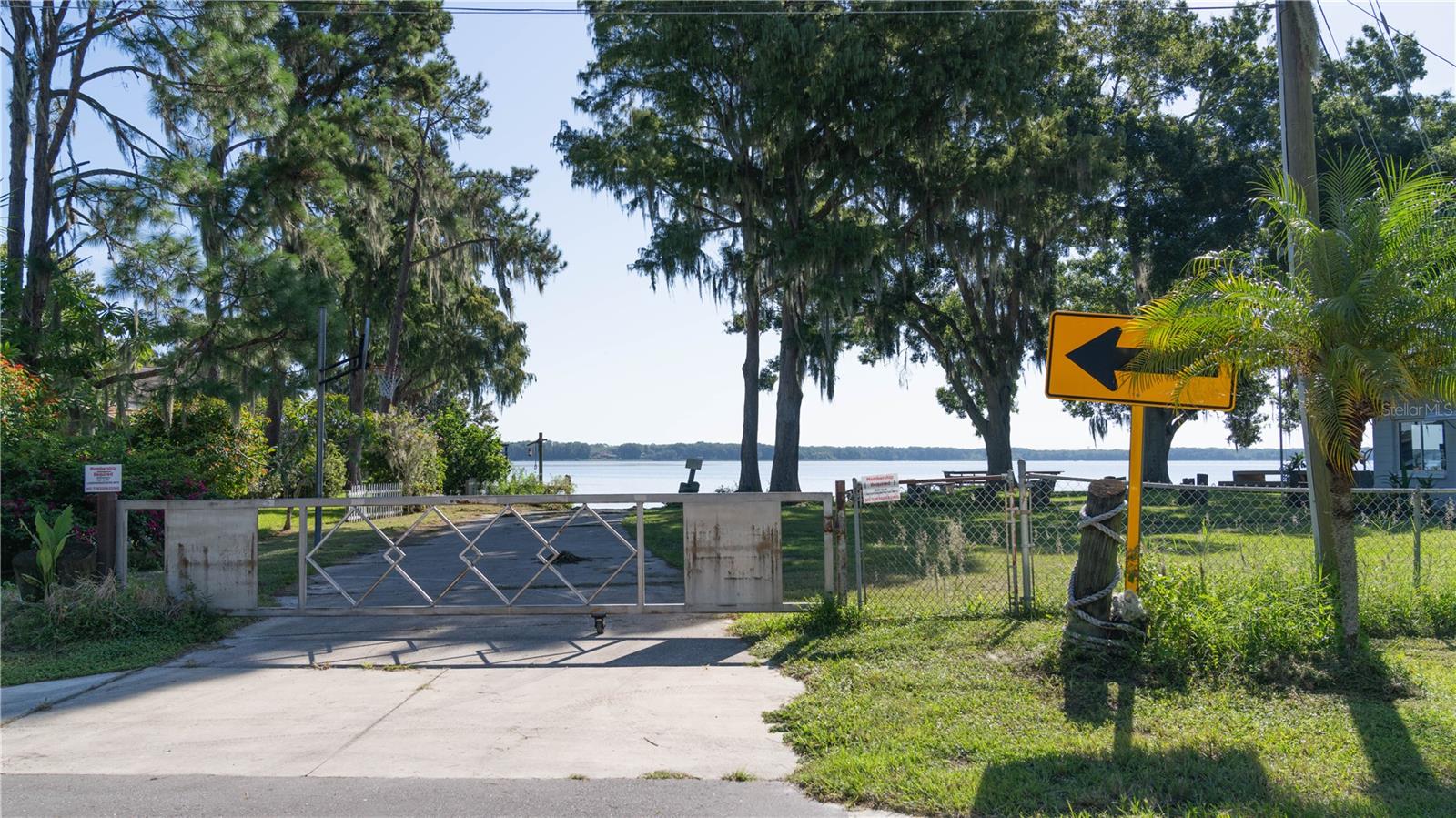 161 LAKE SHORE DR W
