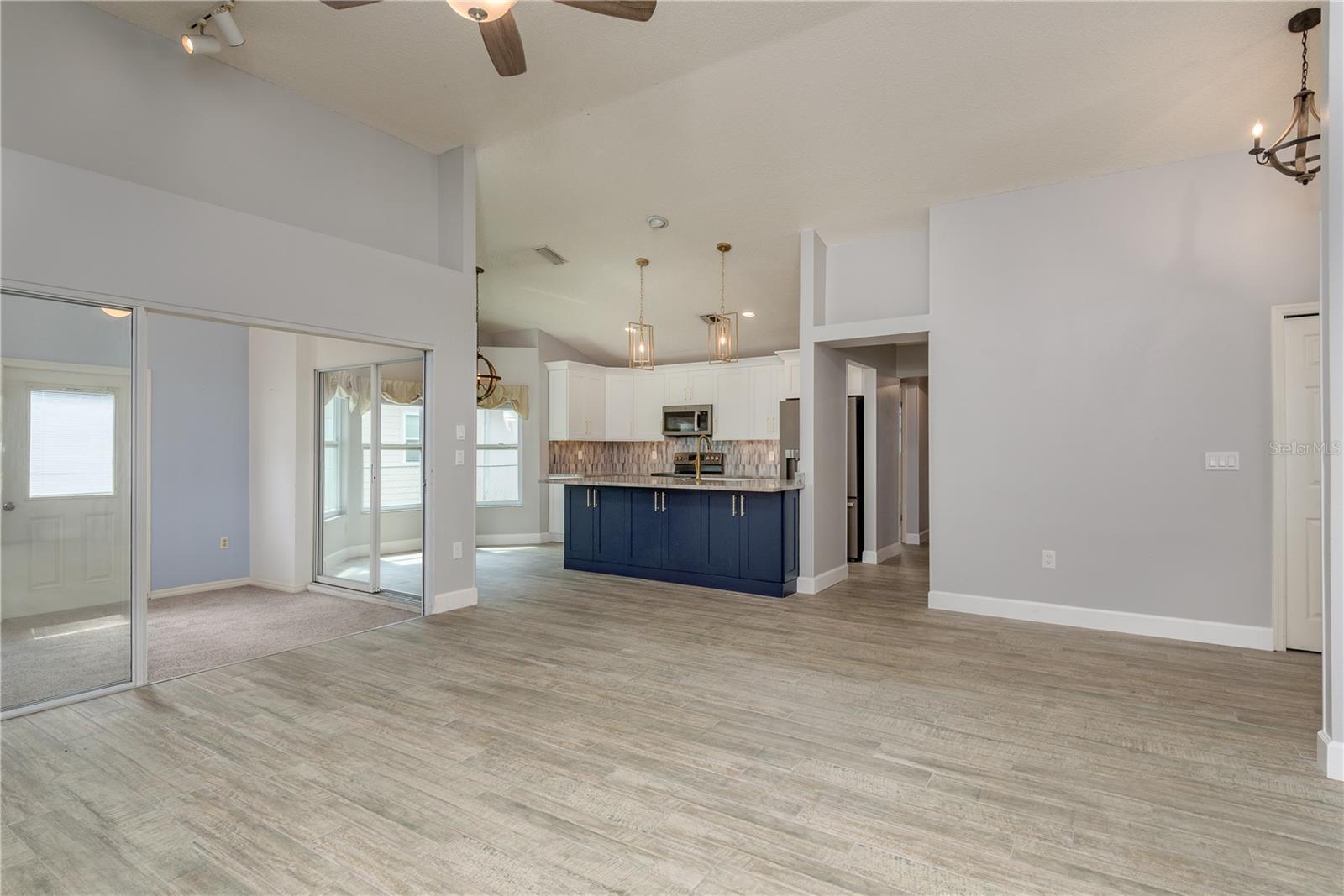 161 LAKE SHORE DR W