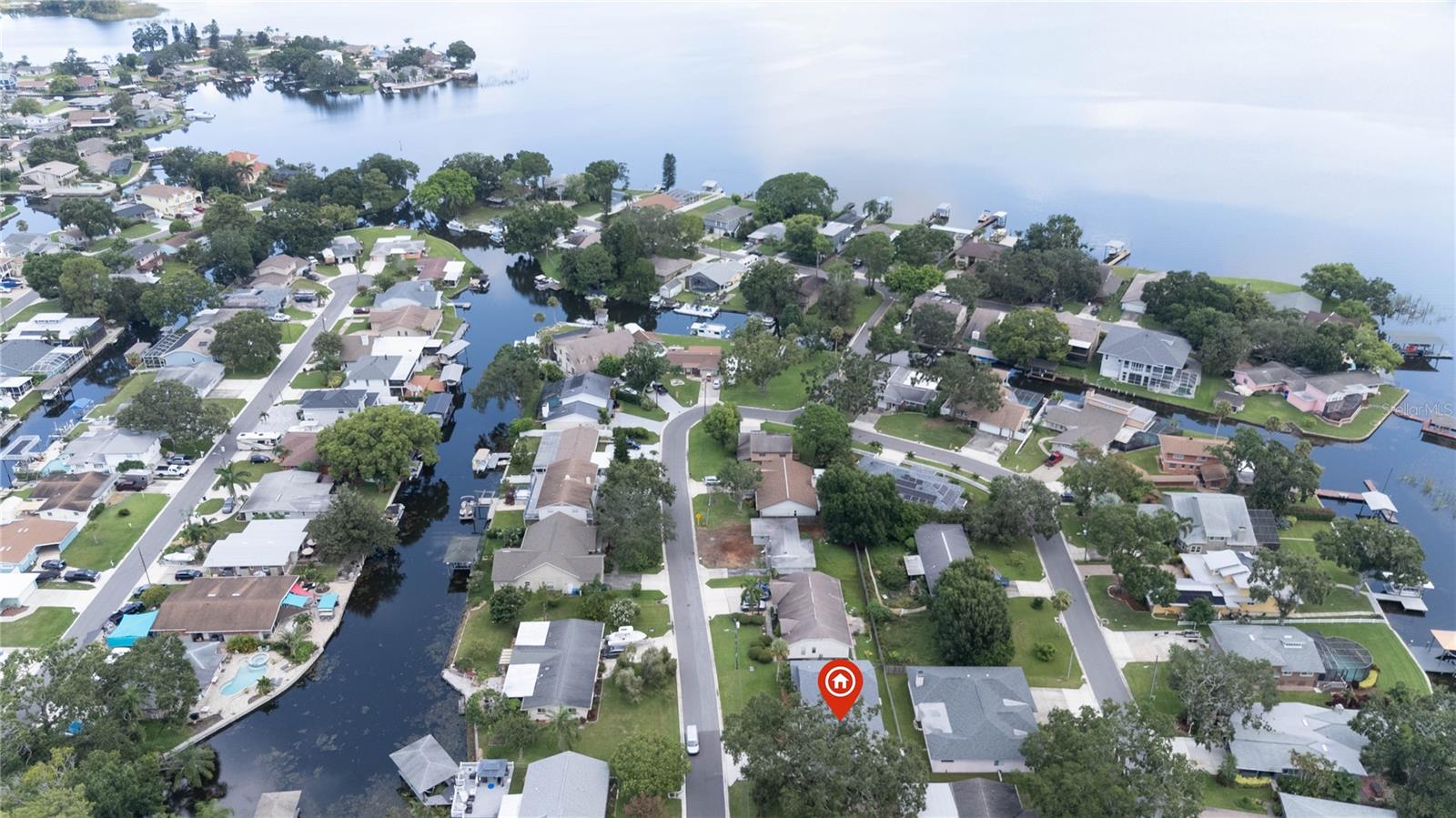161 LAKE SHORE DR W