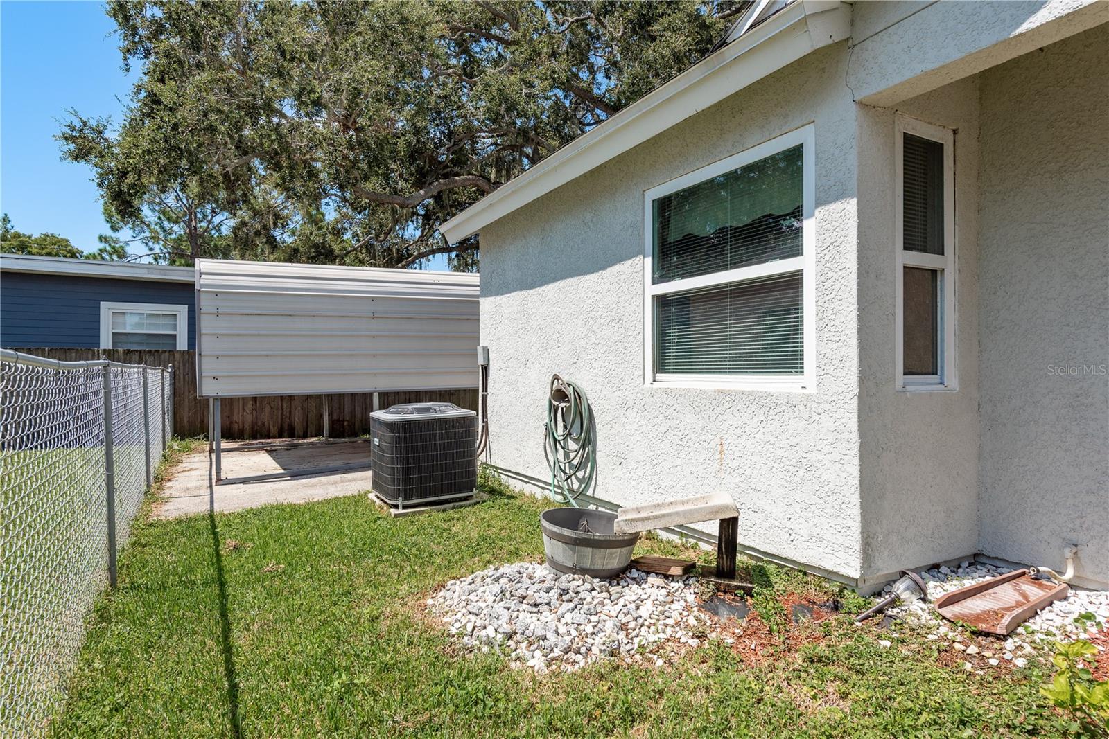 161 LAKE SHORE DR W