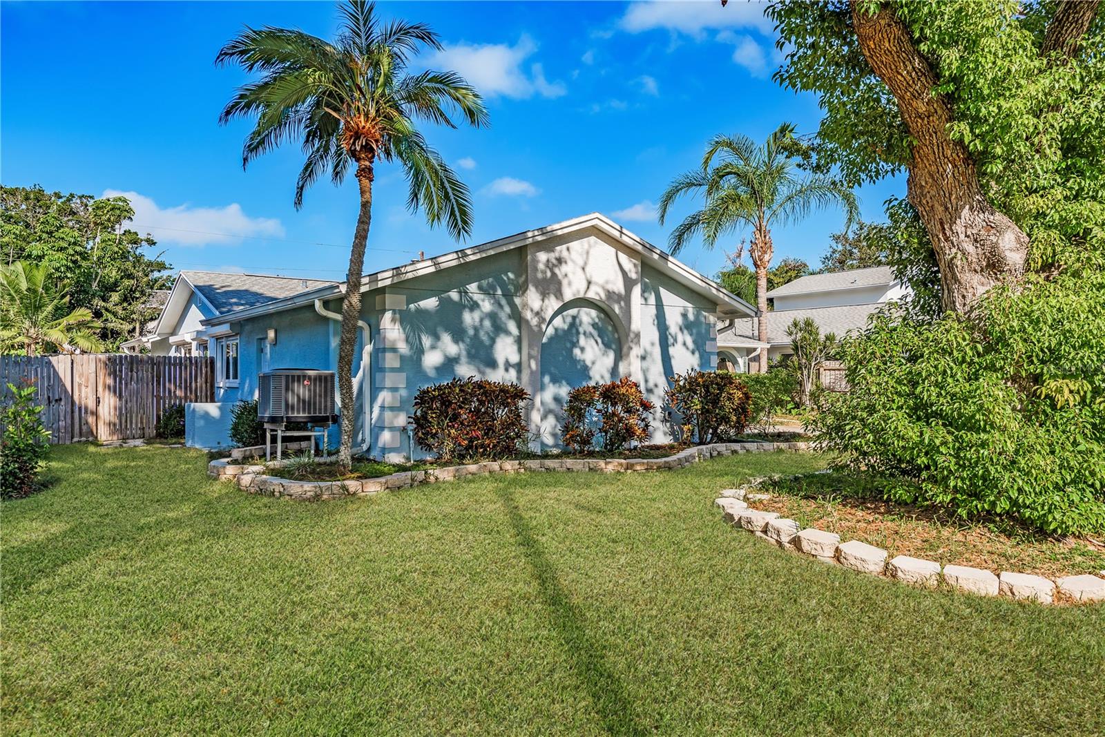 5630 VENETIAN BLVD NE