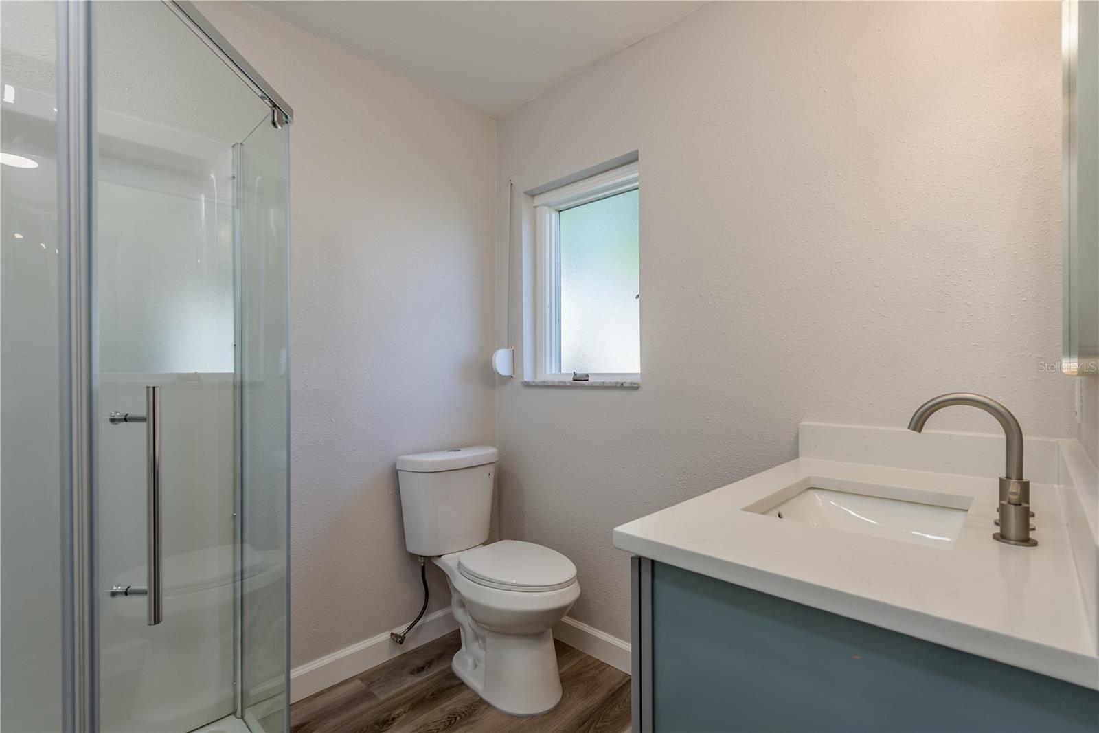 5630 VENETIAN BLVD NE