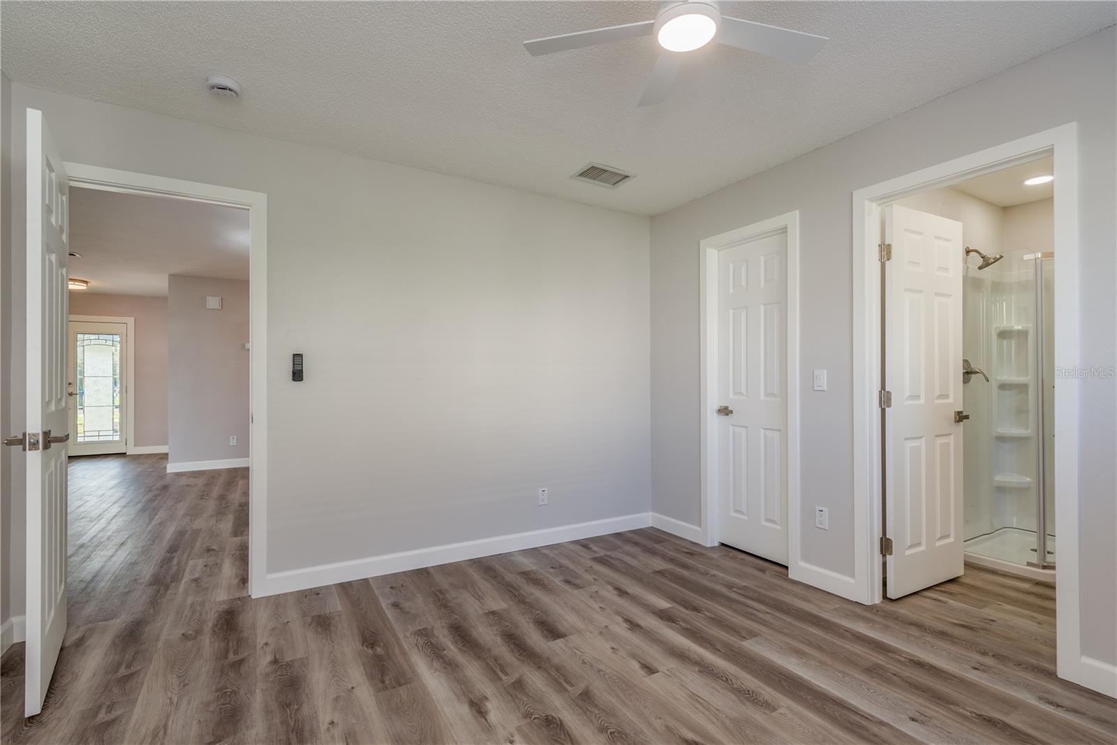 5630 VENETIAN BLVD NE