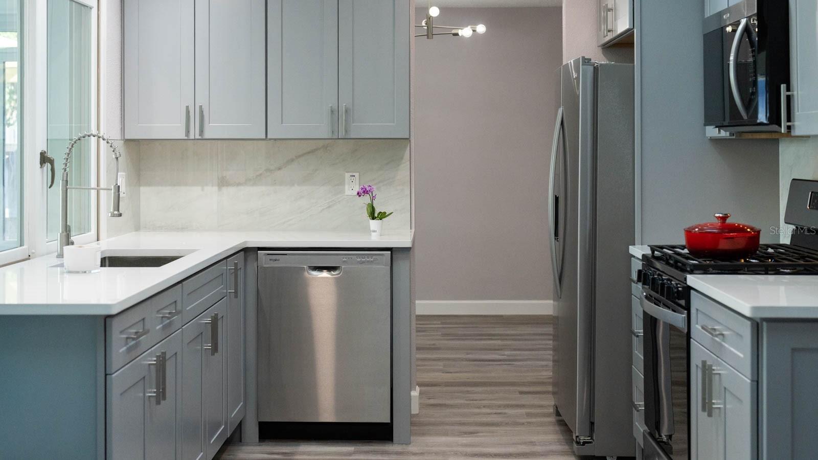 5630 VENETIAN BLVD NE