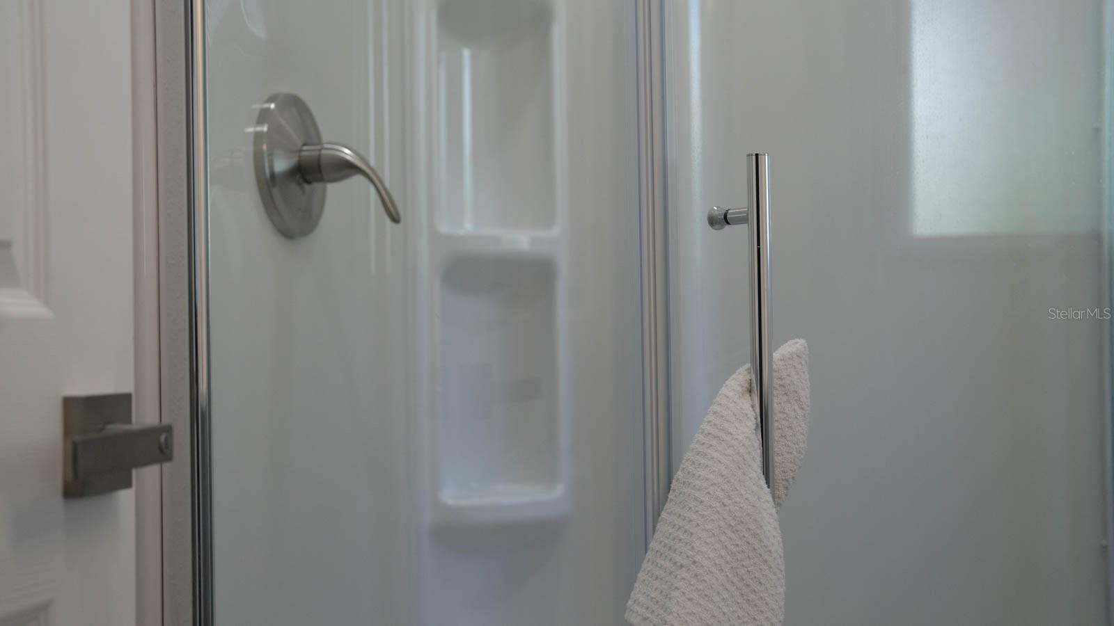 5630 VENETIAN BLVD NE