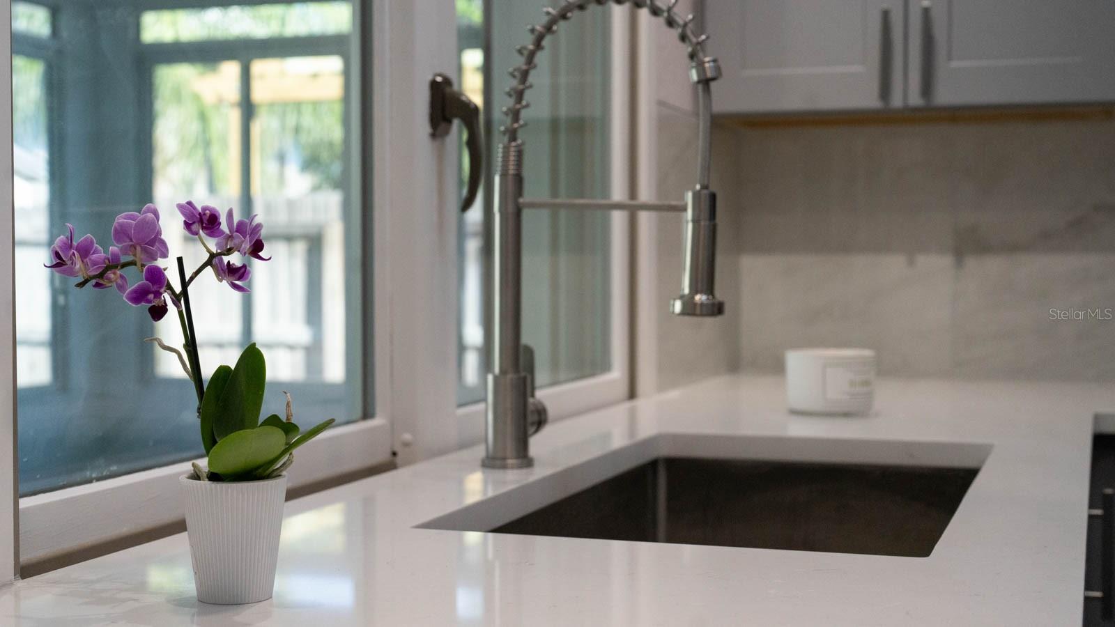 5630 VENETIAN BLVD NE