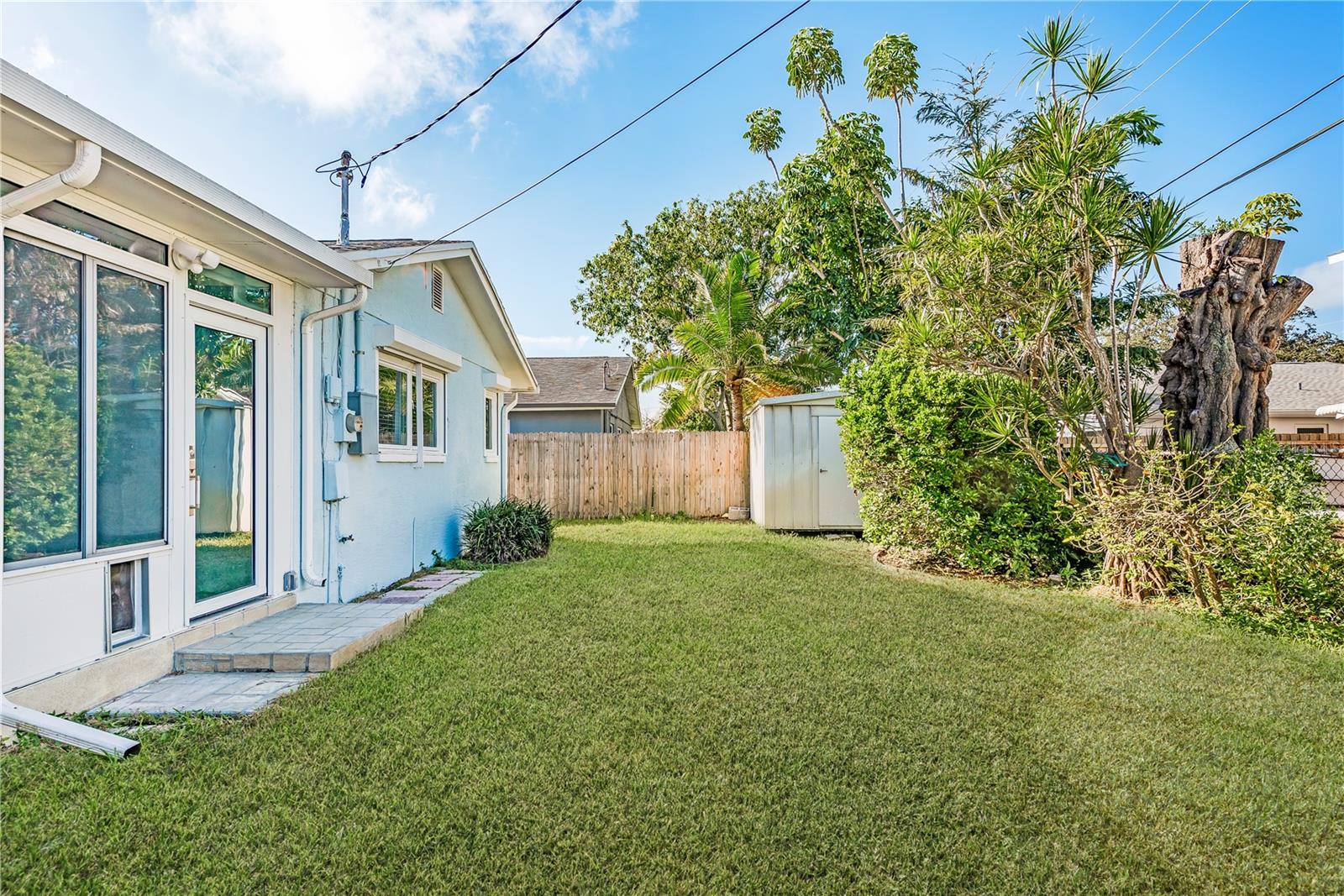 5630 VENETIAN BLVD NE