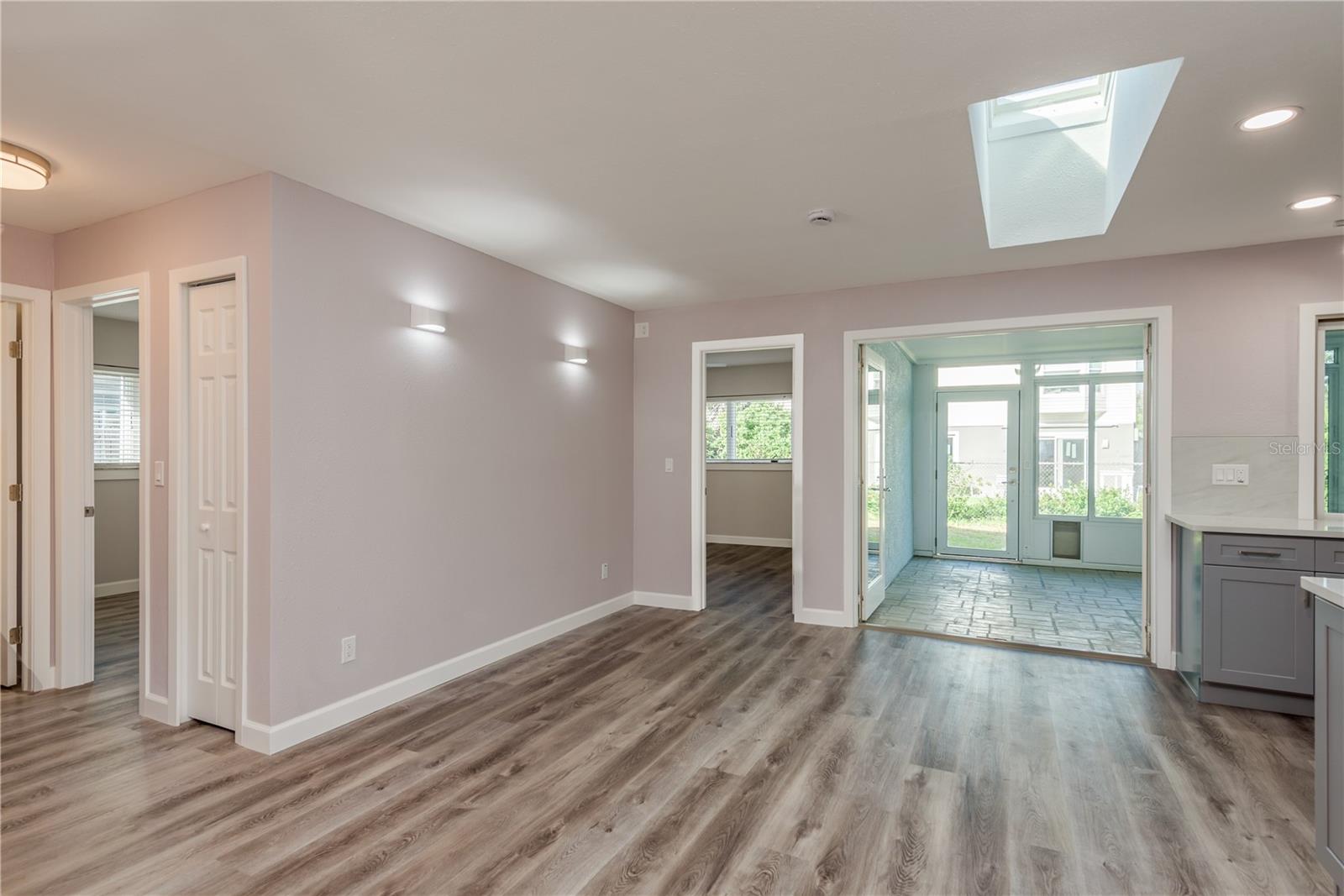 5630 VENETIAN BLVD NE