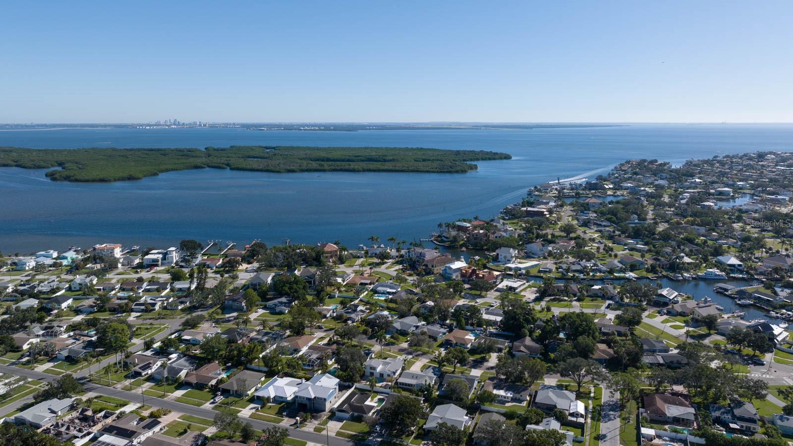 5630 VENETIAN BLVD NE