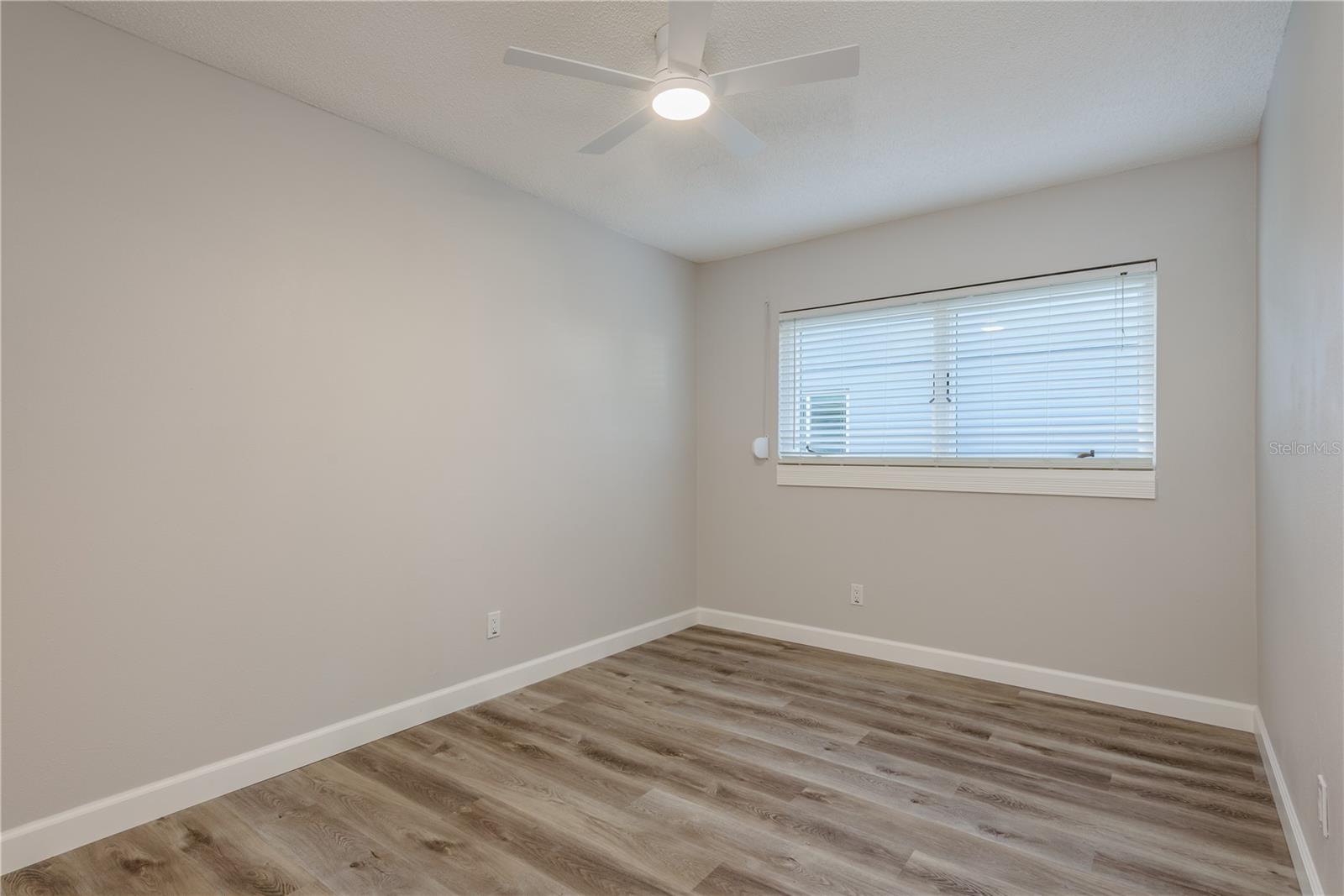 5630 VENETIAN BLVD NE