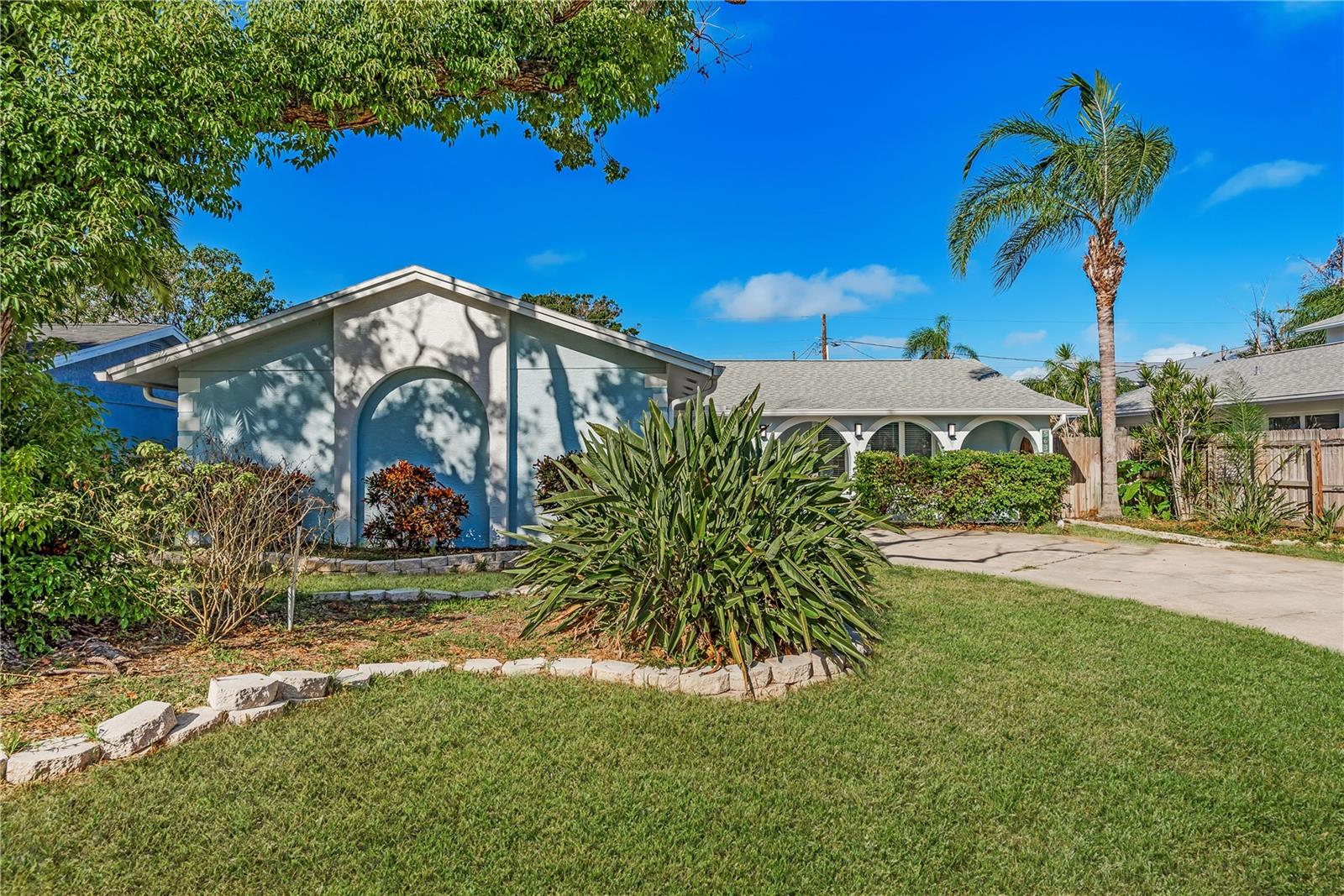 5630 VENETIAN BLVD NE