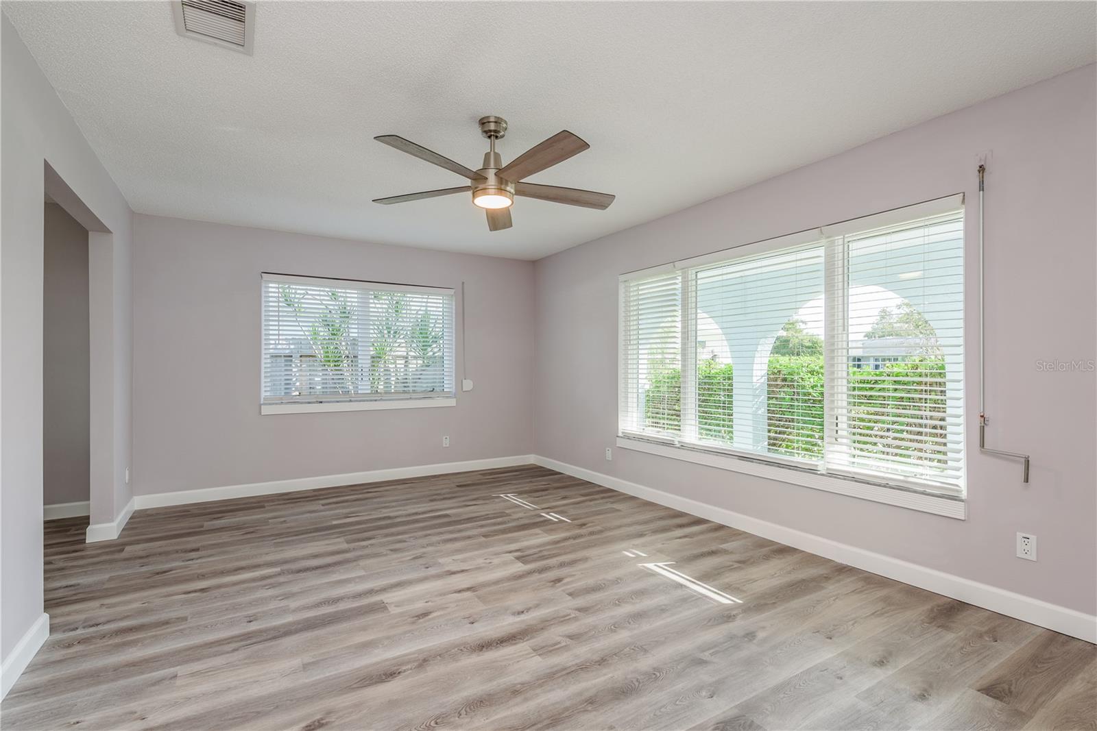 5630 VENETIAN BLVD NE